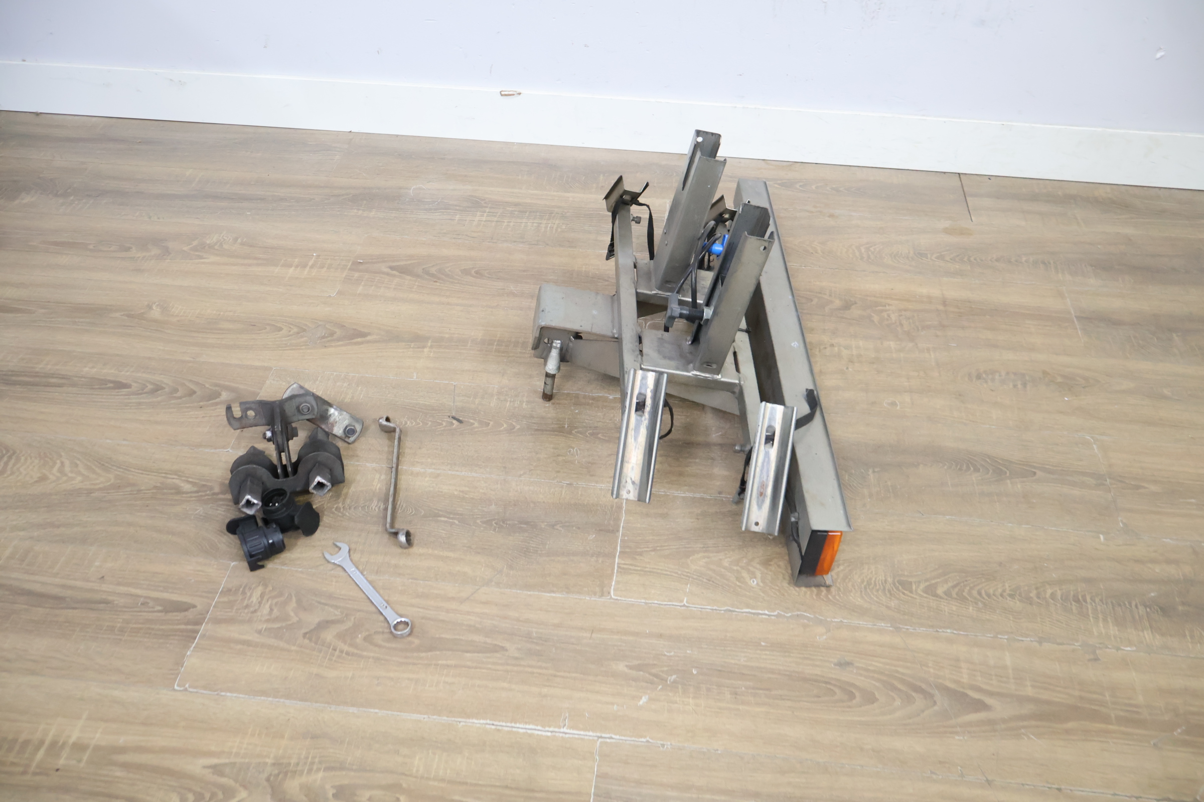 Fietsendrager met toebehoren – foto 9 – kavel bij GSD Auctions, Zoeterwoude