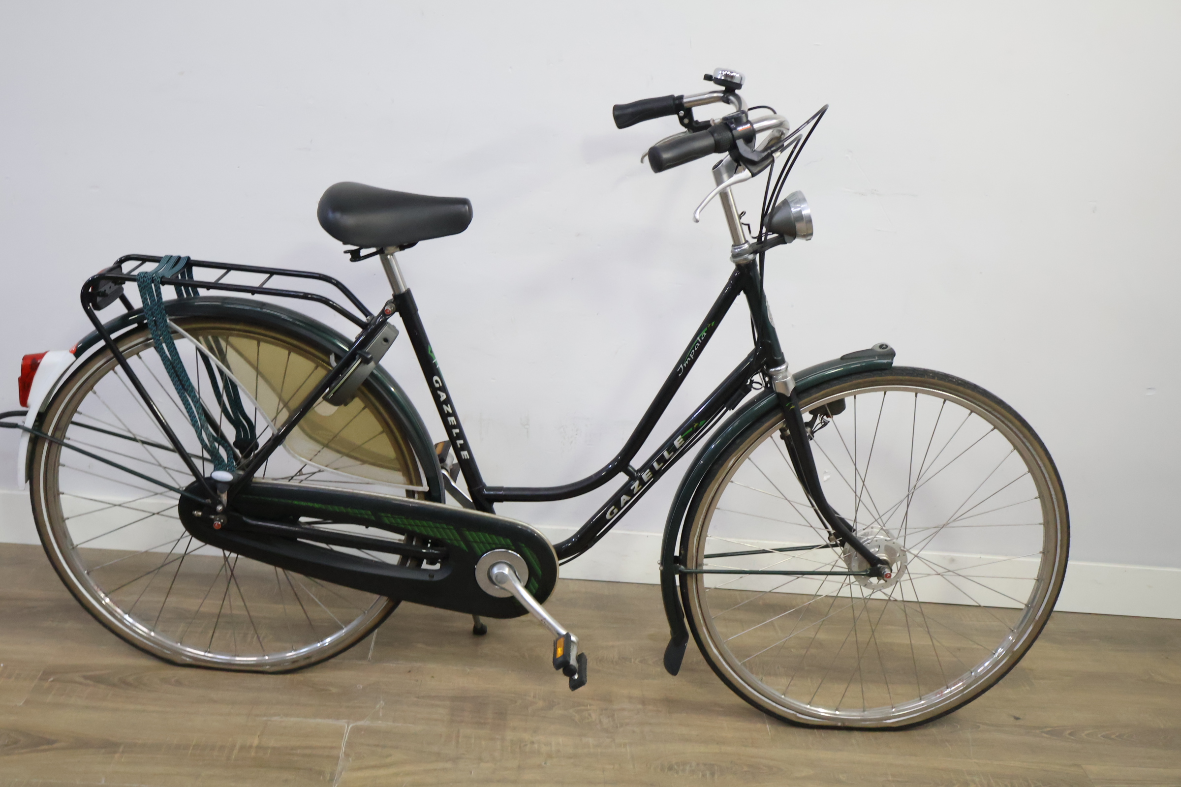 Gazelle damesfiets zwart met stalen frame – foto 3 – kavel bij GSD Auctions, Zoeterwoude