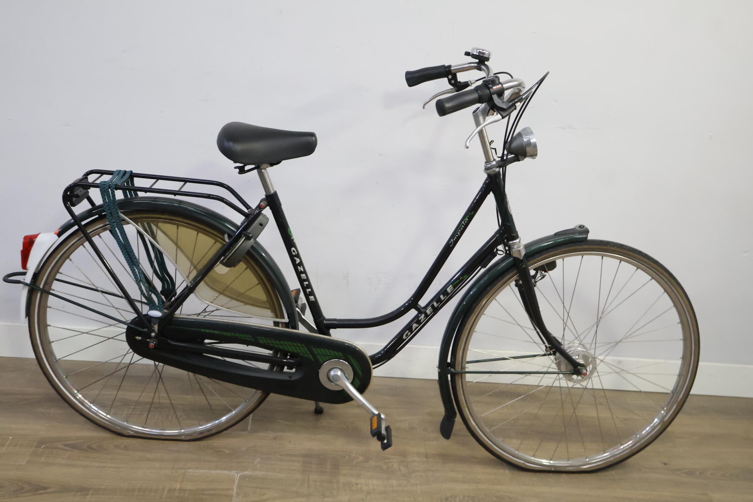Gazelle damesfiets zwart met stalen frame – foto 4 – kavel bij GSD Auctions, Zoeterwoude