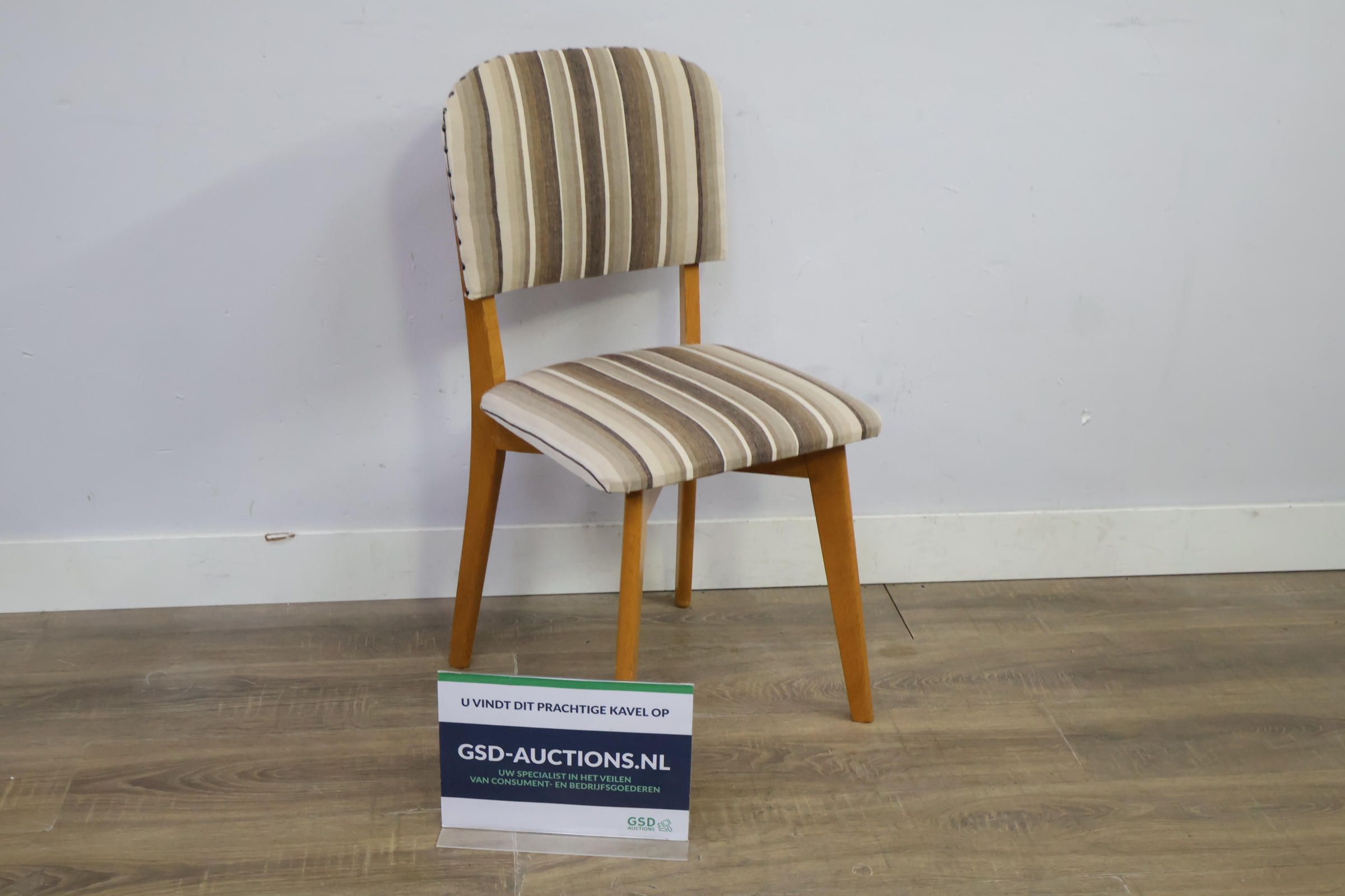 Eetkamerstoel met gestreepte bekleding – foto 2 – kavel bij GSD Auctions, Zoeterwoude