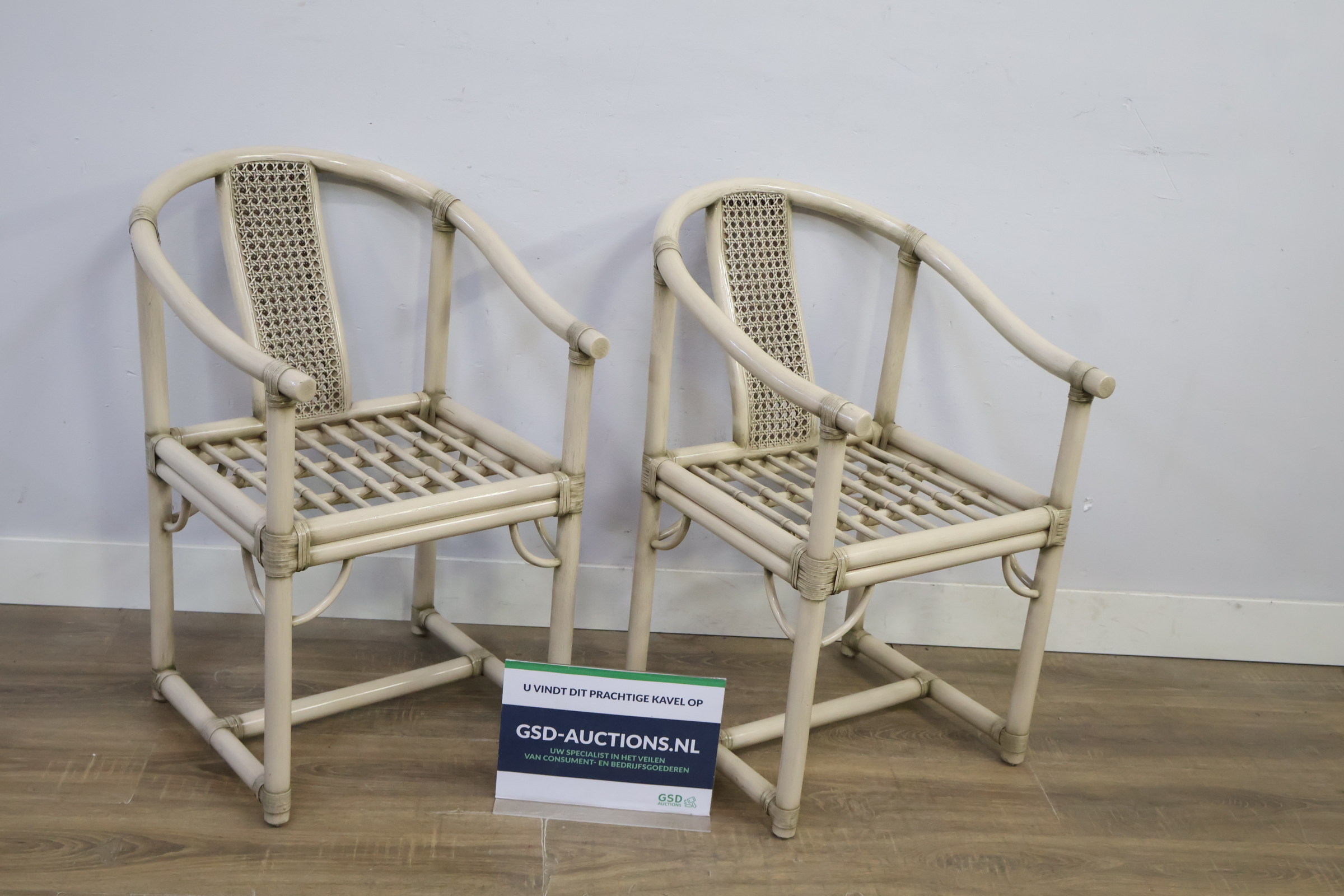 Set van 2 rotan stoelen met gevlochten rugleuning – foto 2 – kavel bij GSD Auctions, Zoeterwoude