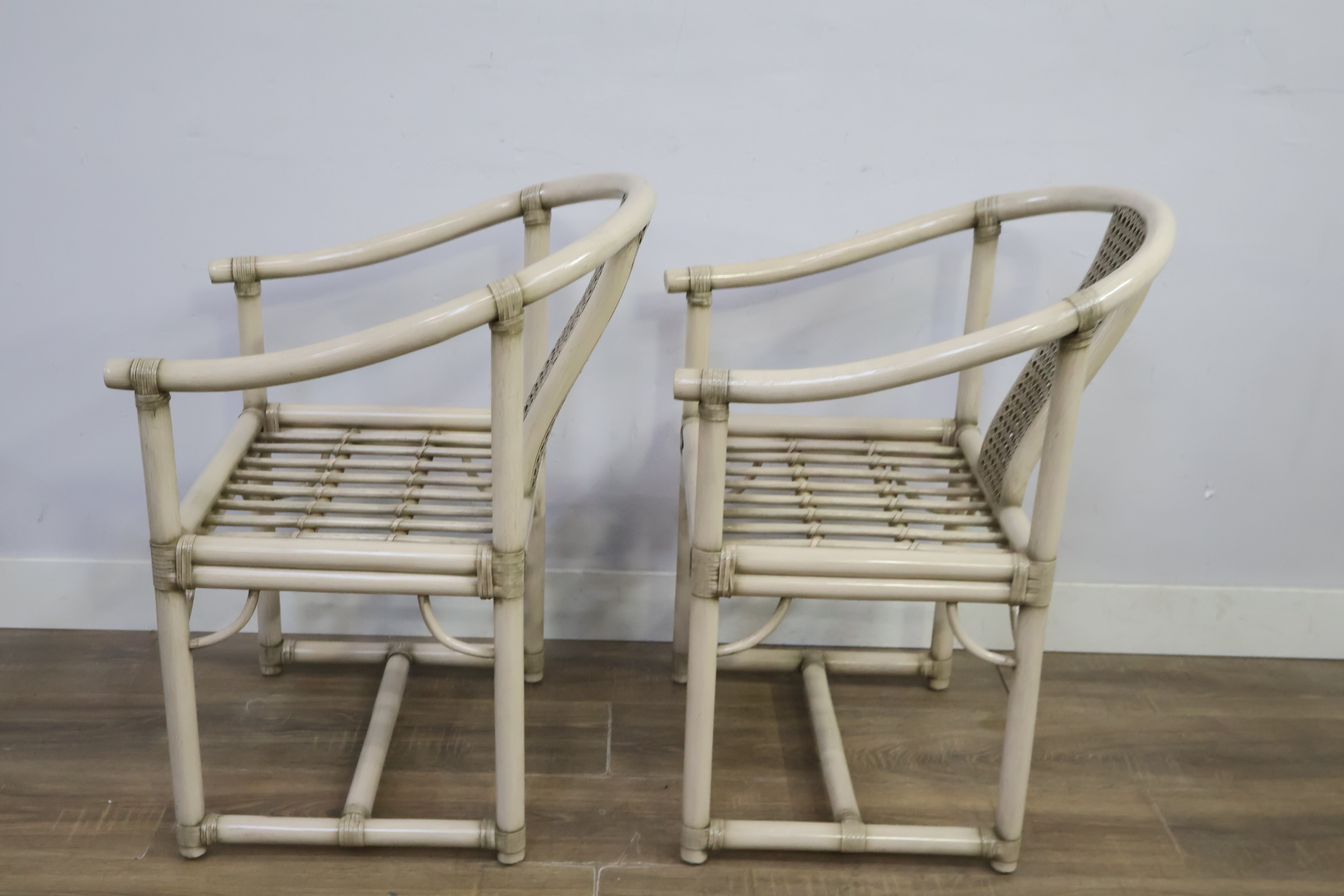 Set van 2 rotan stoelen met gevlochten rugleuning – foto 8 – kavel bij GSD Auctions, Zoeterwoude