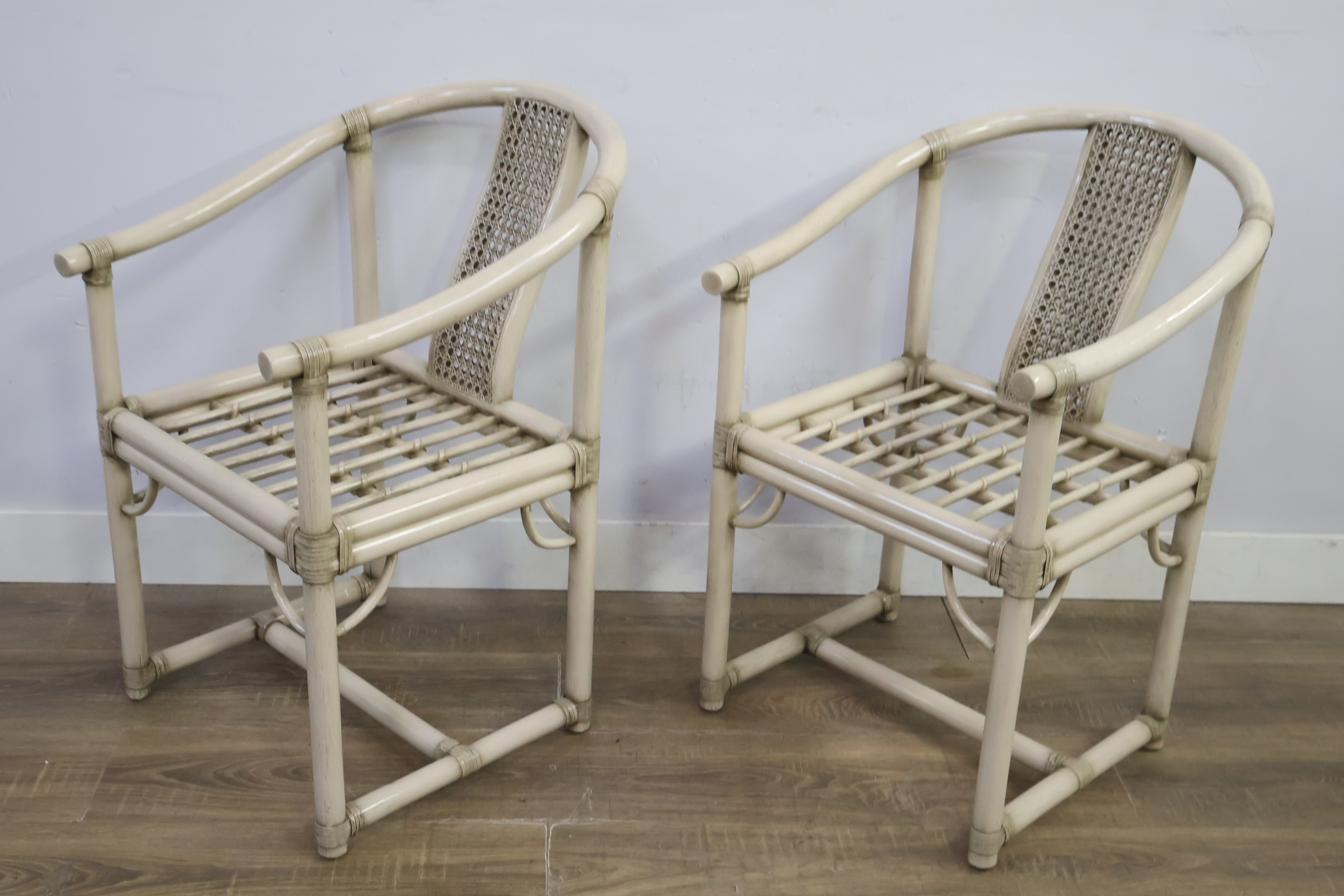 Set van 2 rotan stoelen met gevlochten rugleuning – foto 10 – kavel bij GSD Auctions, Zoeterwoude