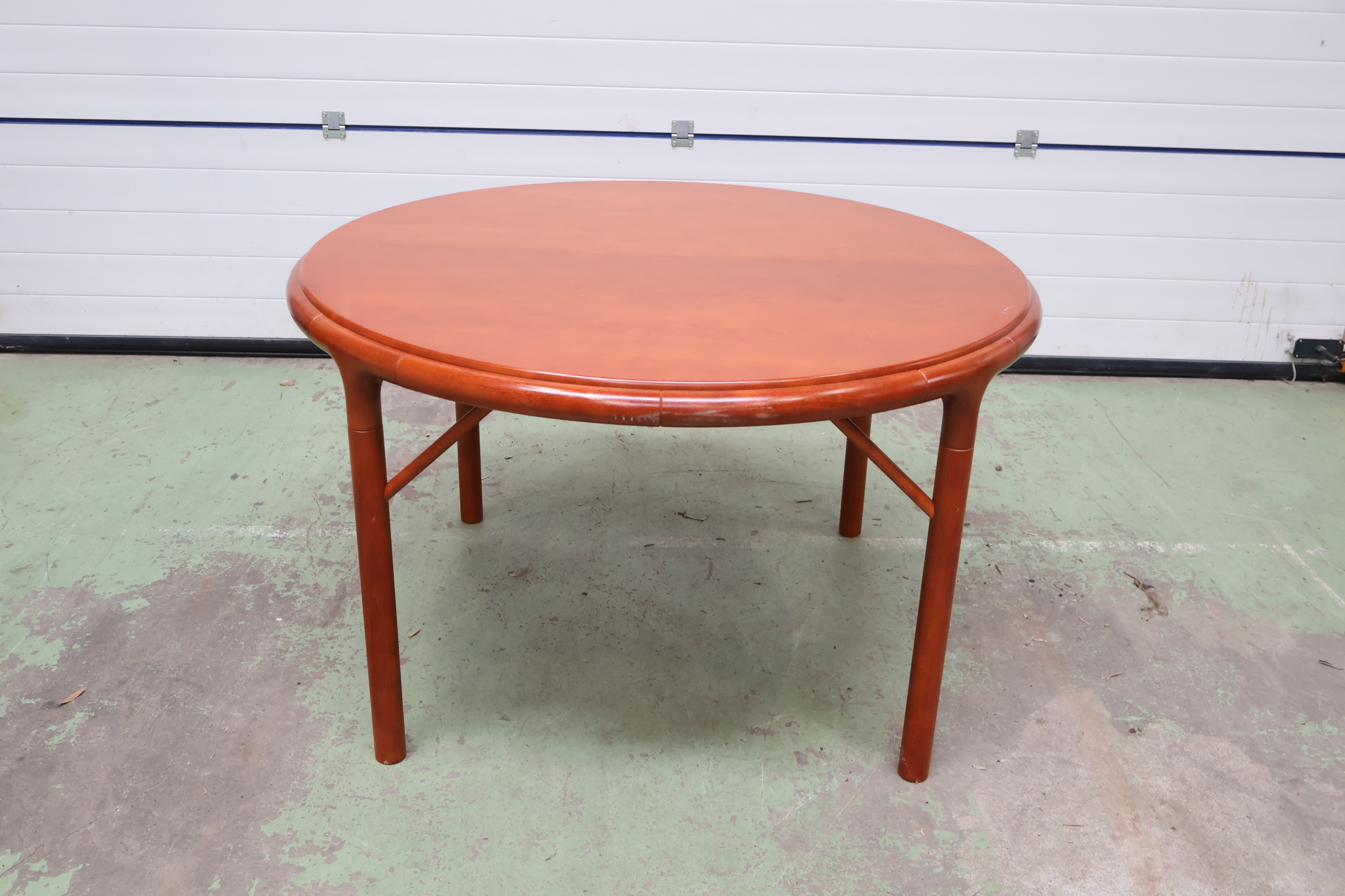 Ronde houten eetkamertafel – foto 5 – kavel bij GSD Auctions, Zoeterwoude