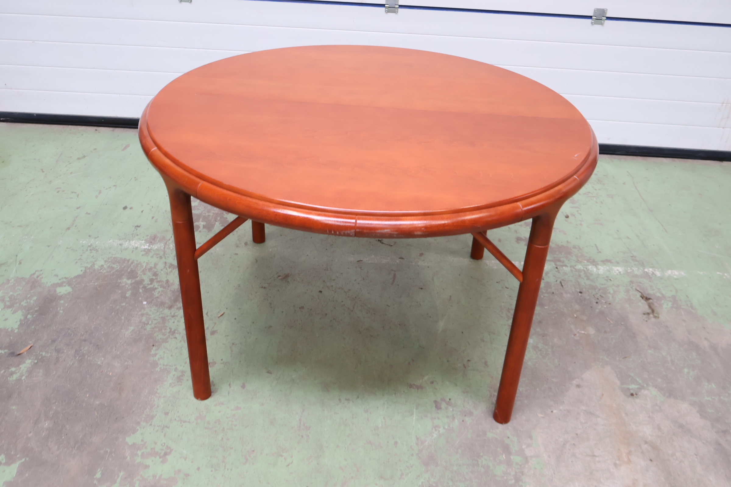 Ronde houten eetkamertafel – foto 6 – kavel bij GSD Auctions, Zoeterwoude