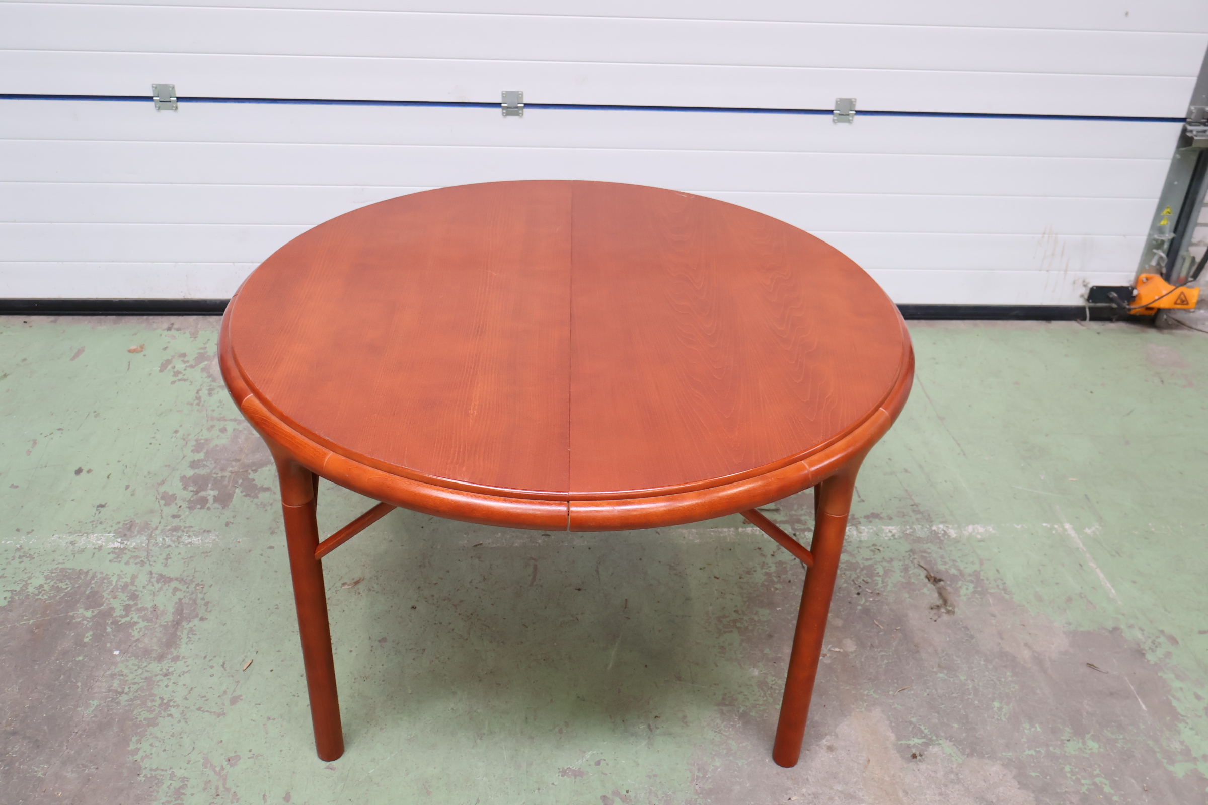 Ronde houten eetkamertafel – foto 10 – kavel bij GSD Auctions, Zoeterwoude