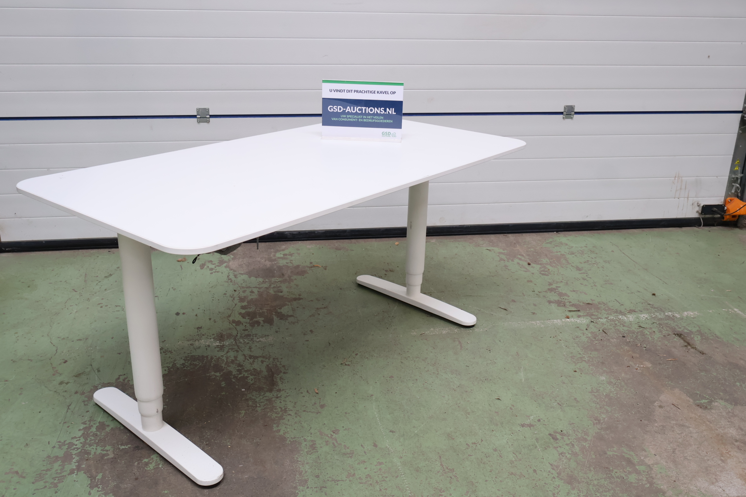 Wit houten bureau – foto 2 – kavel bij GSD Auctions, Zoeterwoude
