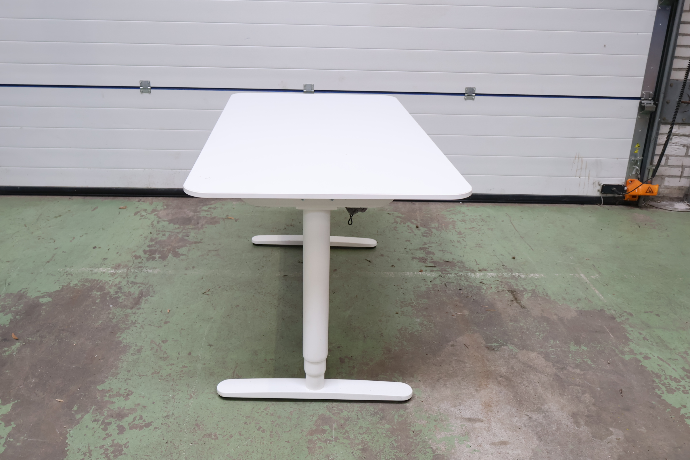 Wit houten bureau – foto 3 – kavel bij GSD Auctions, Zoeterwoude