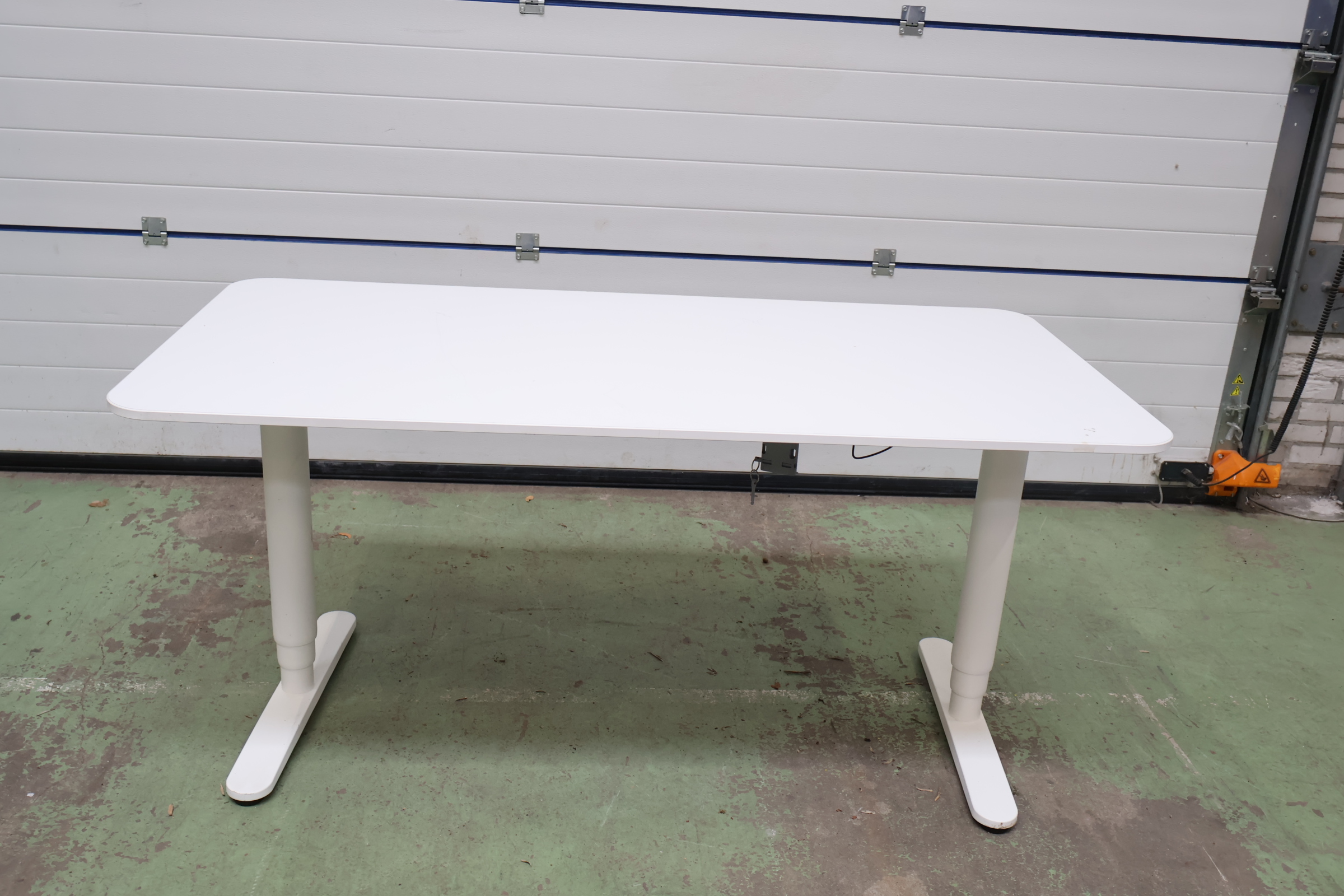 Wit houten bureau – foto 5 – kavel bij GSD Auctions, Zoeterwoude