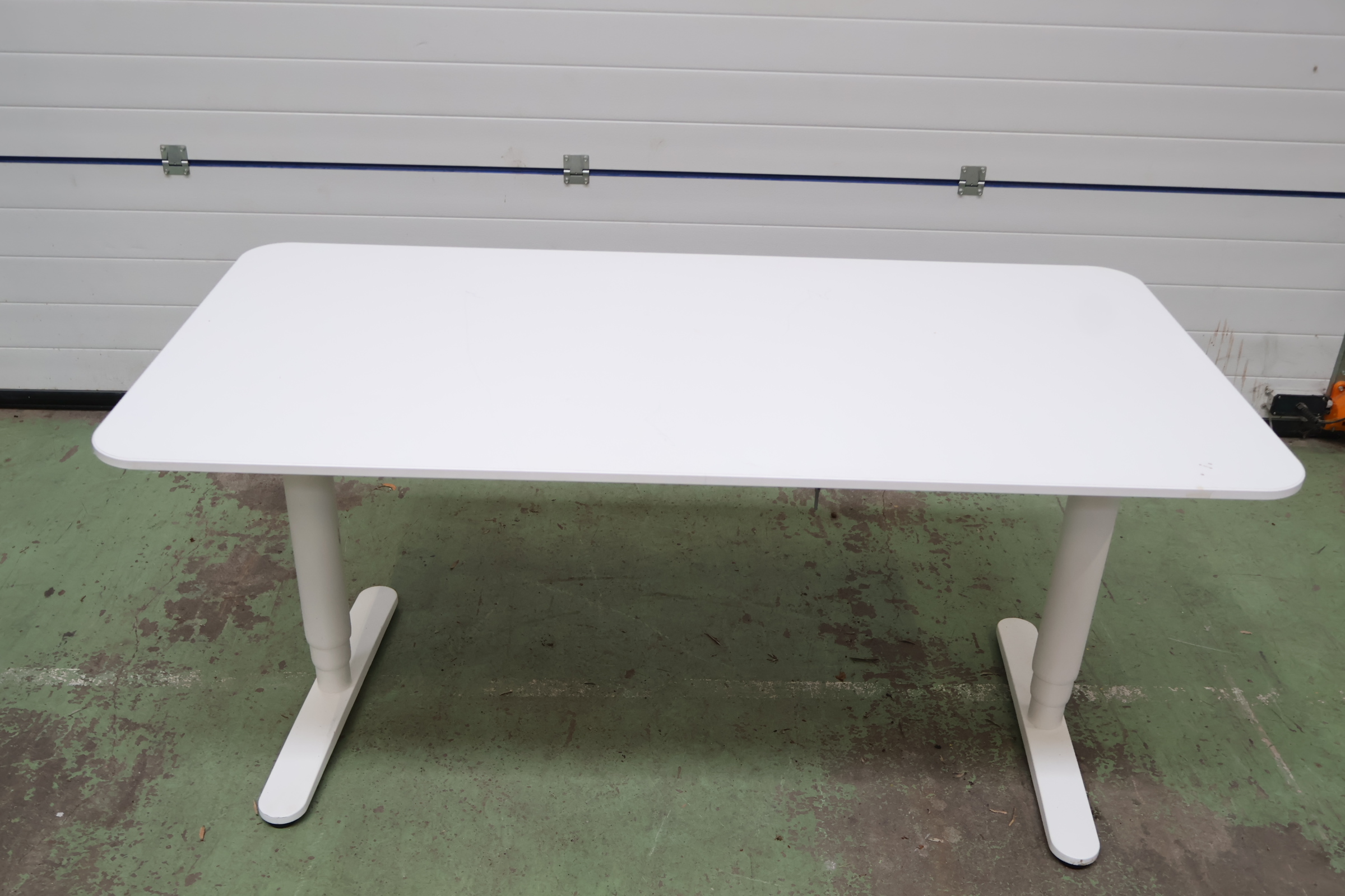 Wit houten bureau – foto 6 – kavel bij GSD Auctions, Zoeterwoude