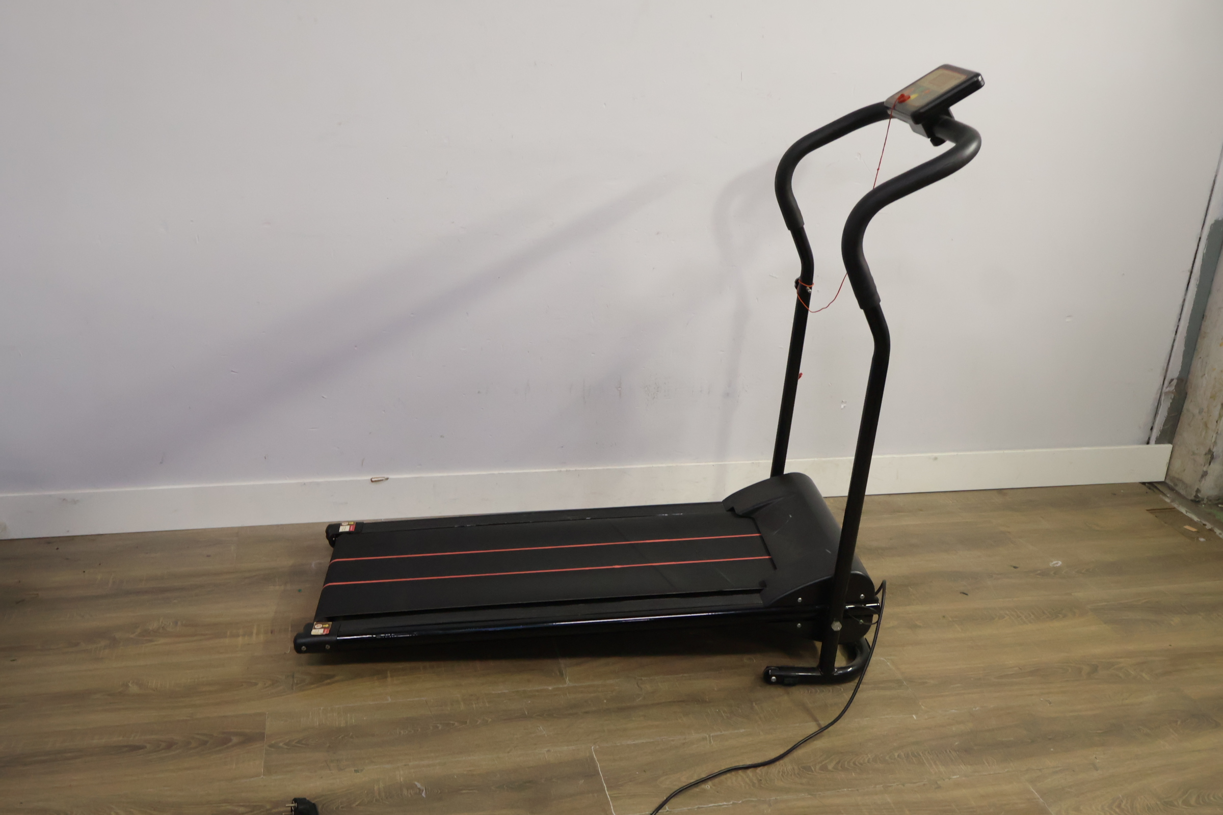 Lichtgewicht loopband met display – foto 3 – kavel bij GSD Auctions, Zoeterwoude
