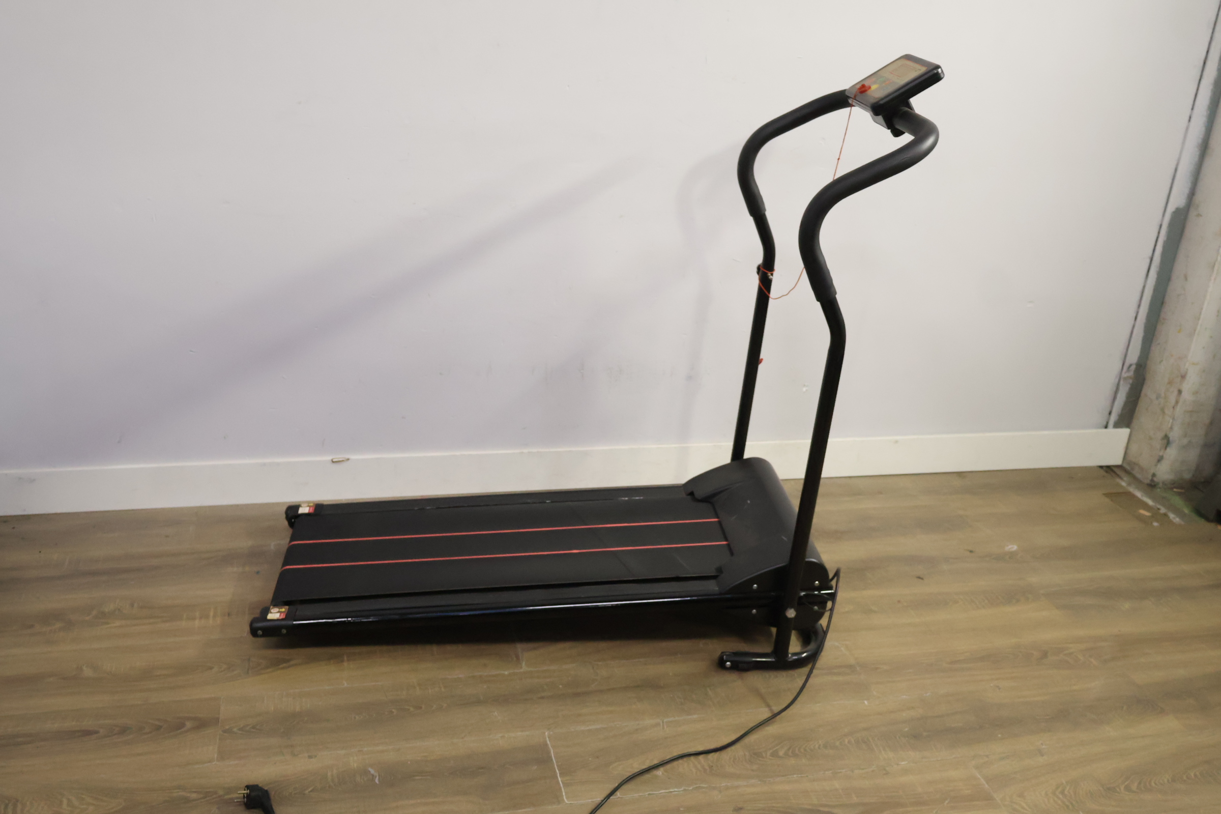 Lichtgewicht loopband met display – foto 4 – kavel bij GSD Auctions, Zoeterwoude