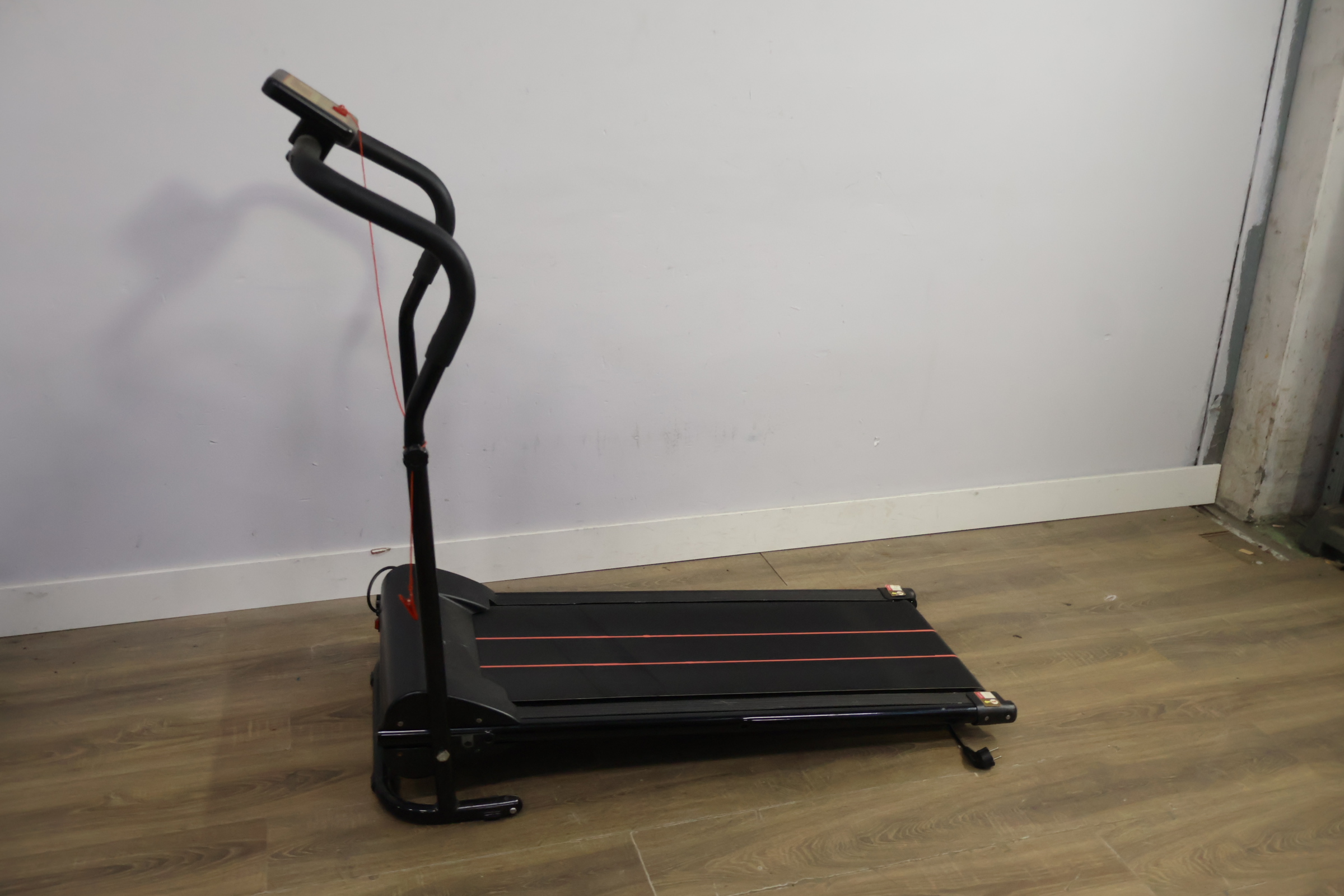 Lichtgewicht loopband met display – foto 9 – kavel bij GSD Auctions, Zoeterwoude