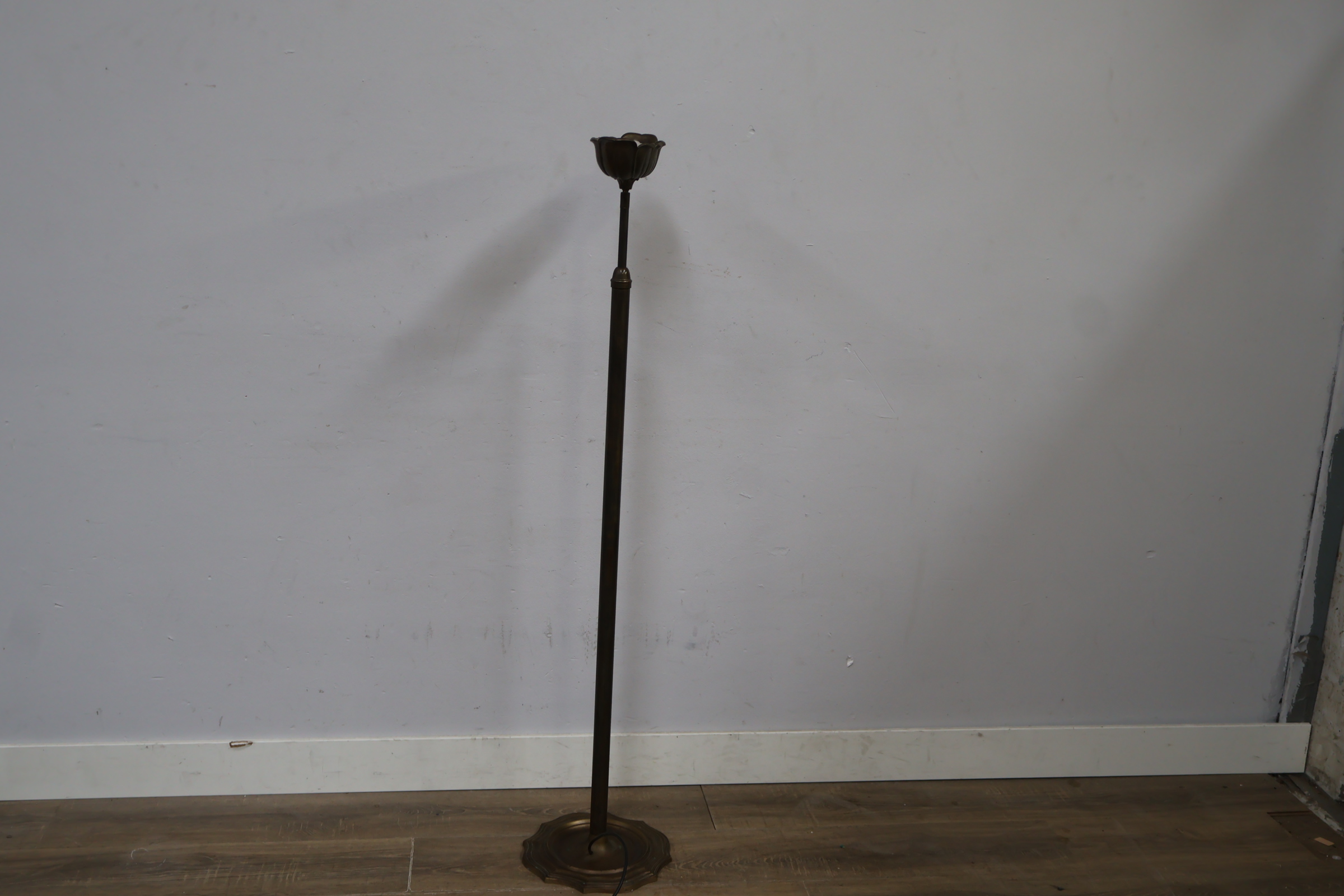 Vintage bronzen staande lamp – foto 4 – kavel bij GSD Auctions, Zoeterwoude