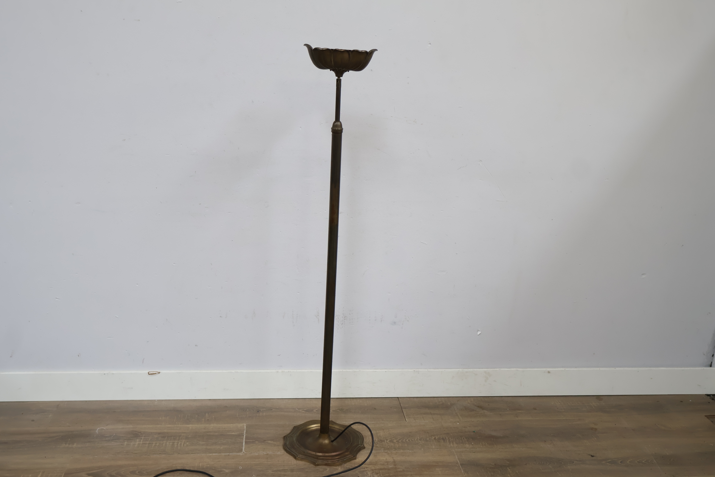 Art Deco Messing Vloerlamp – kavel bij GSD Auctions, Zoeterwoude