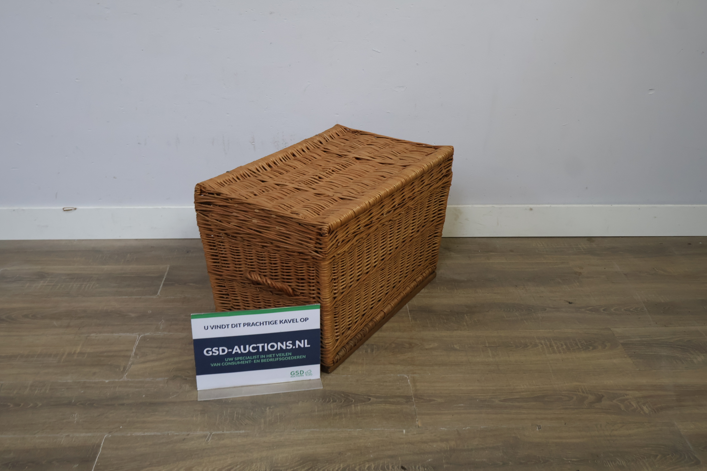 Rieten opbergmand met deksel – foto 2 – kavel bij GSD Auctions, Zoeterwoude