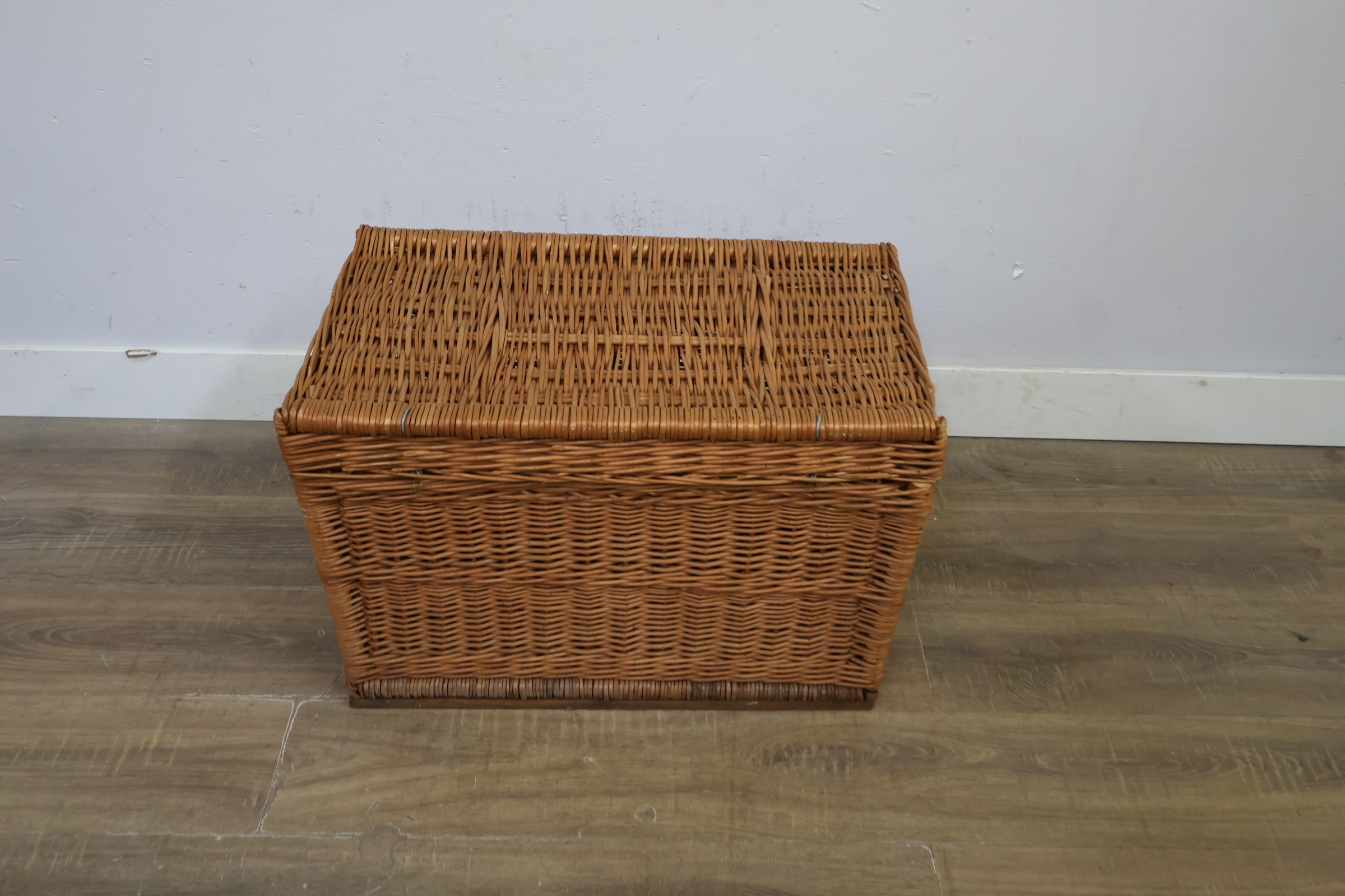 Rieten opbergmand met deksel – foto 6 – kavel bij GSD Auctions, Zoeterwoude