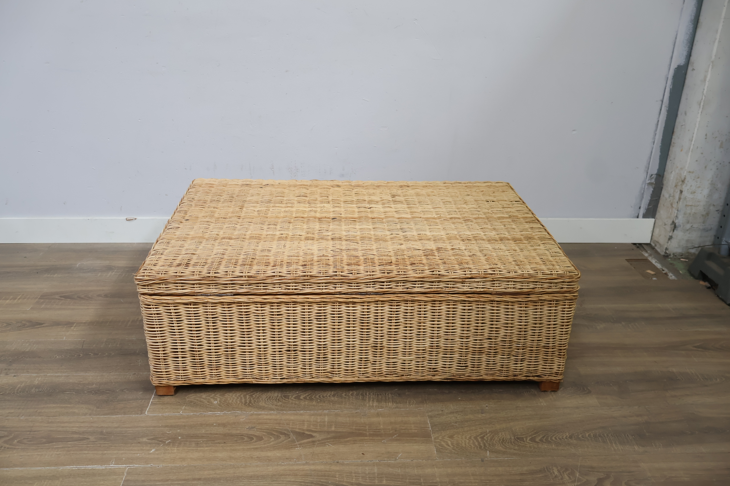 Rotan opbergkist met deksel – foto 5 – kavel bij GSD Auctions, Zoeterwoude
