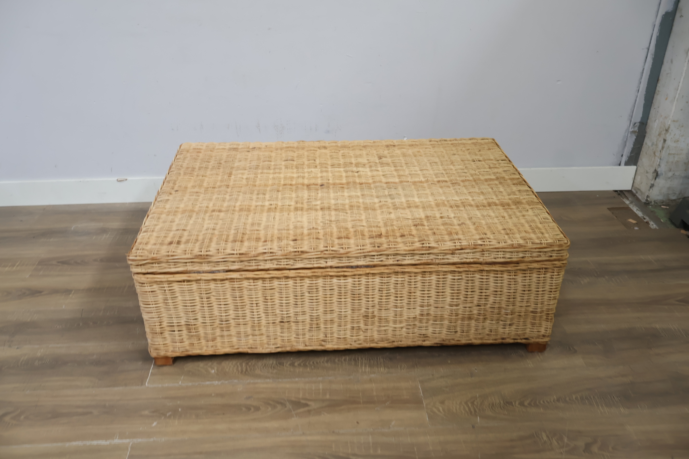 Rotan opbergkist met deksel – foto 6 – kavel bij GSD Auctions, Zoeterwoude
