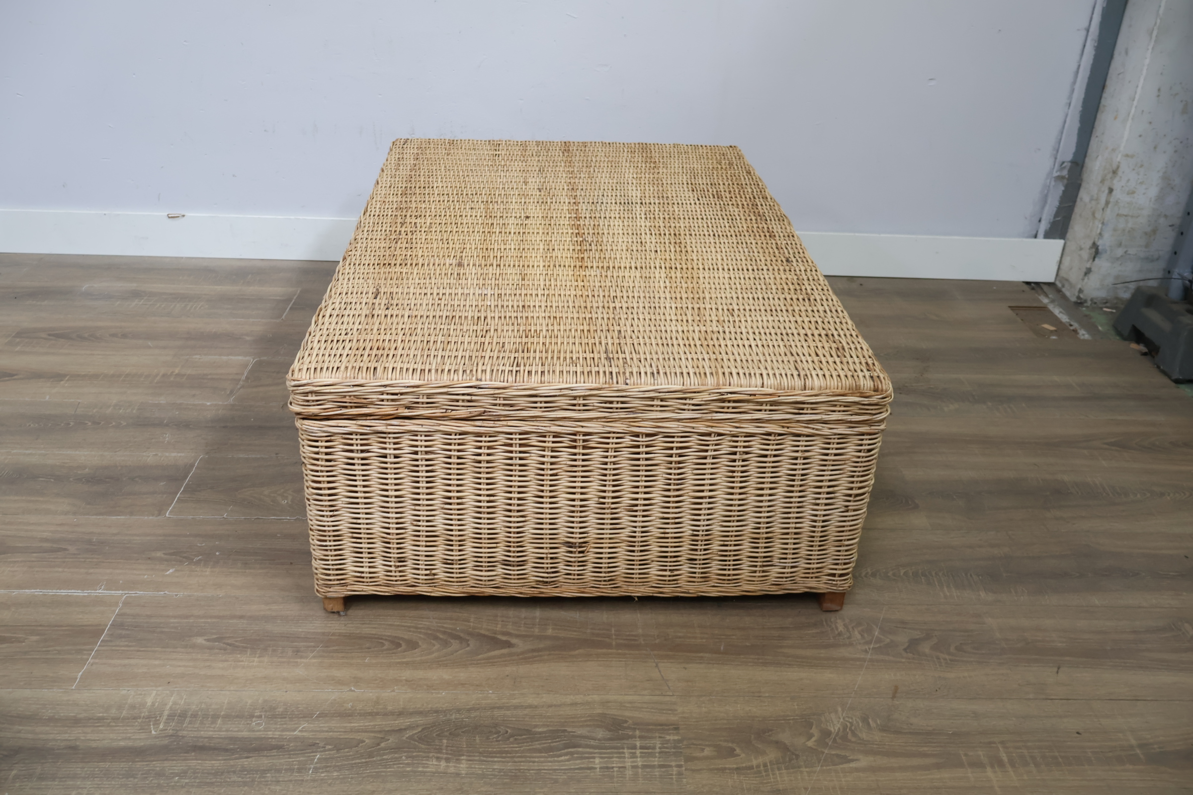 Rotan opbergkist met deksel – foto 7 – kavel bij GSD Auctions, Zoeterwoude