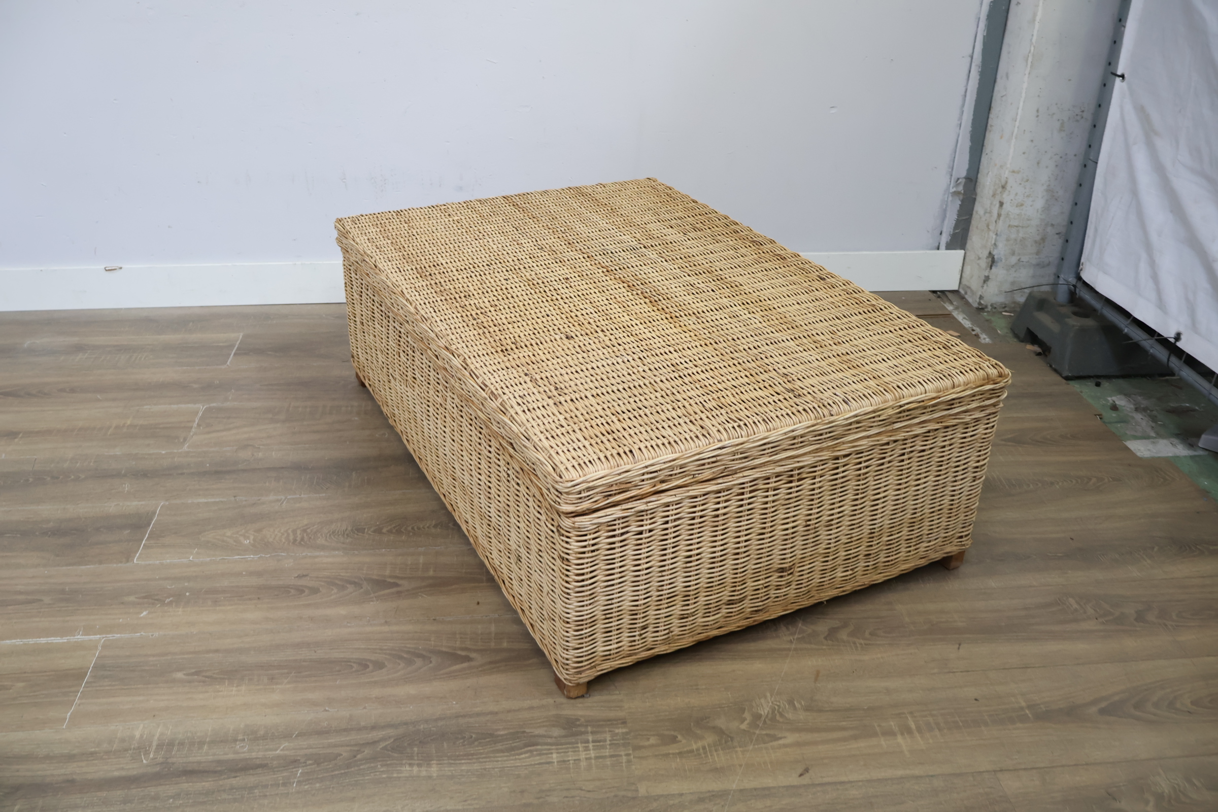 Rotan opbergkist met deksel – foto 10 – kavel bij GSD Auctions, Zoeterwoude