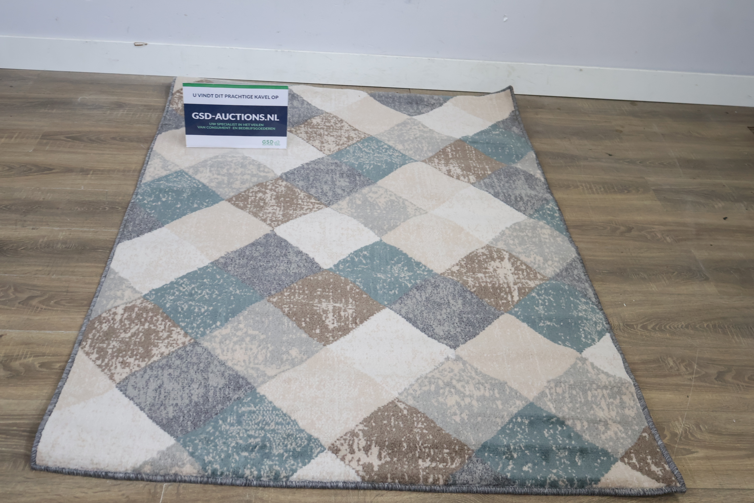 Vloerkleed met ruitpatroon – foto 2 – kavel bij GSD Auctions, Zoeterwoude