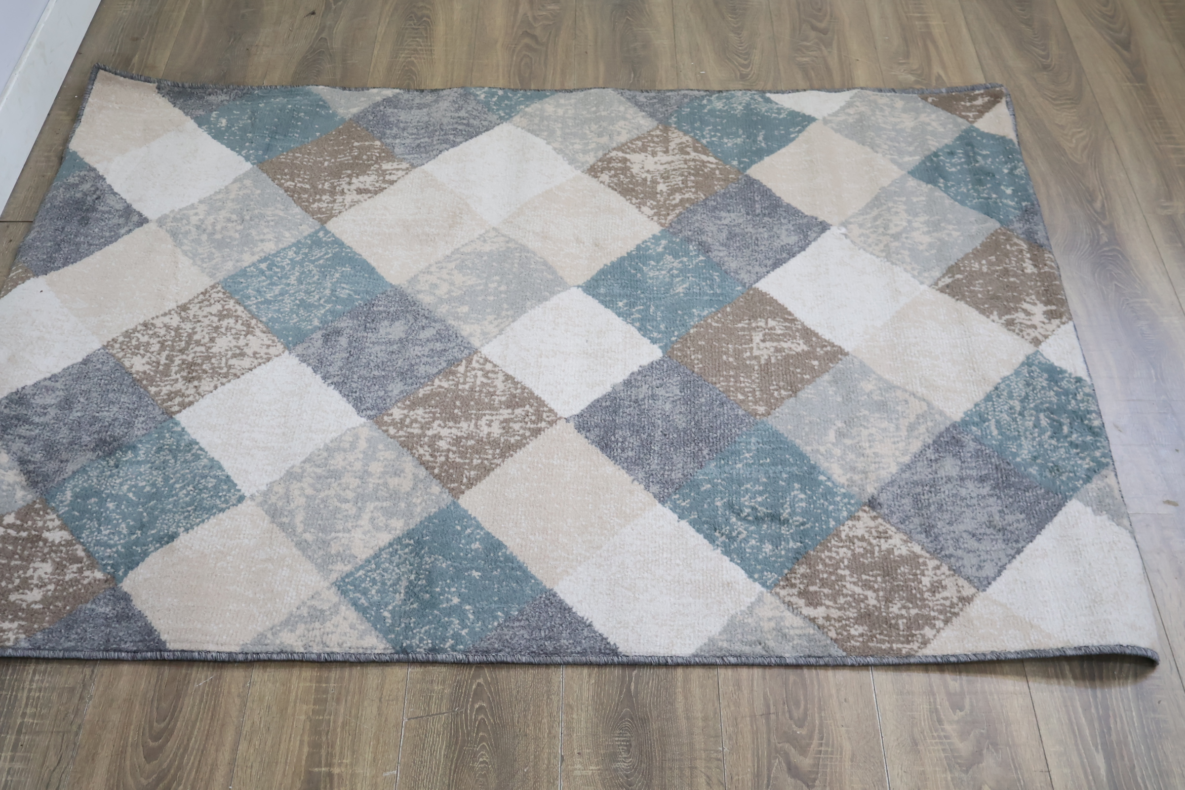 Vloerkleed met ruitpatroon – foto 3 – kavel bij GSD Auctions, Zoeterwoude