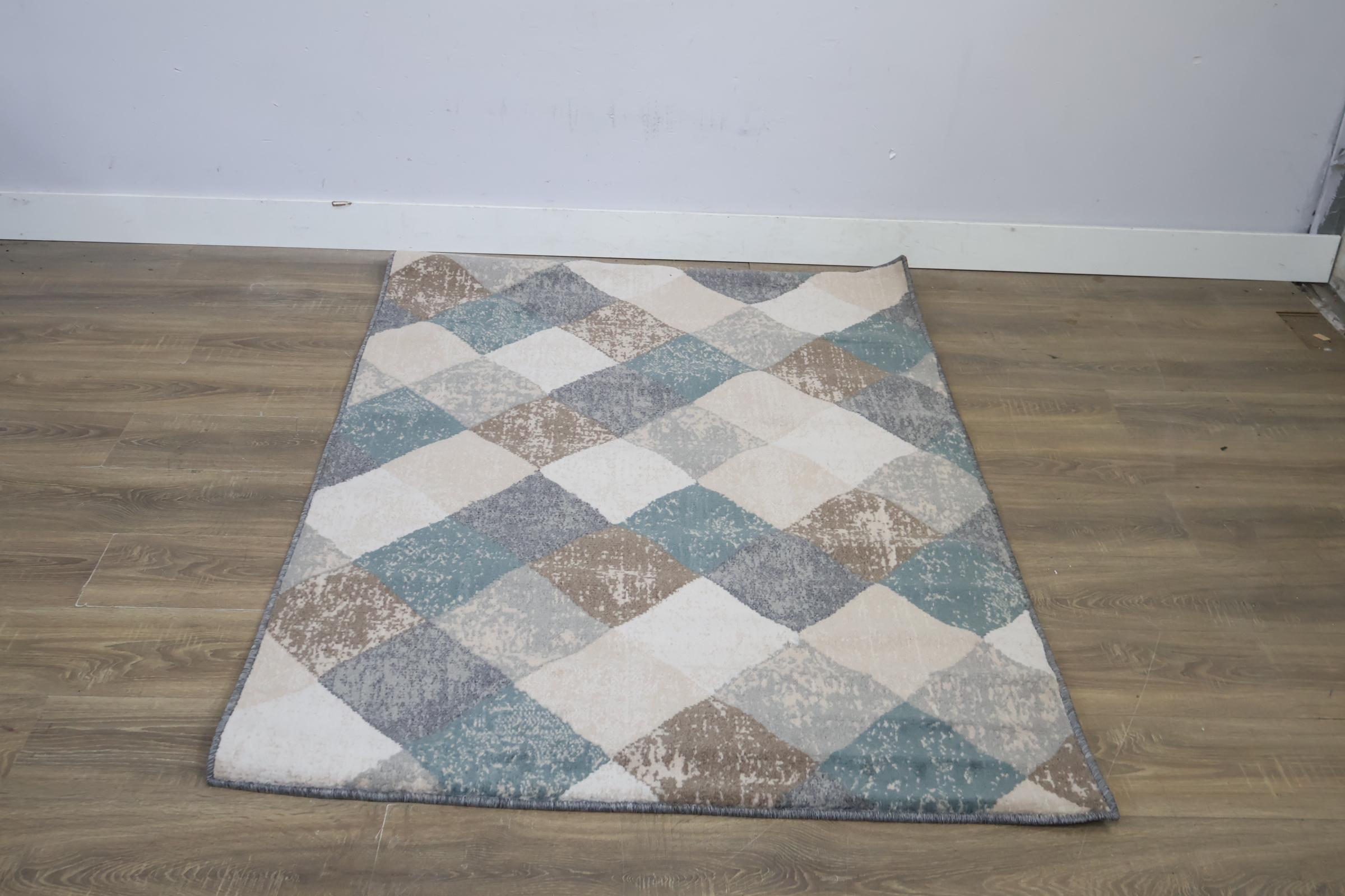 Vloerkleed met ruitpatroon – foto 5 – kavel bij GSD Auctions, Zoeterwoude