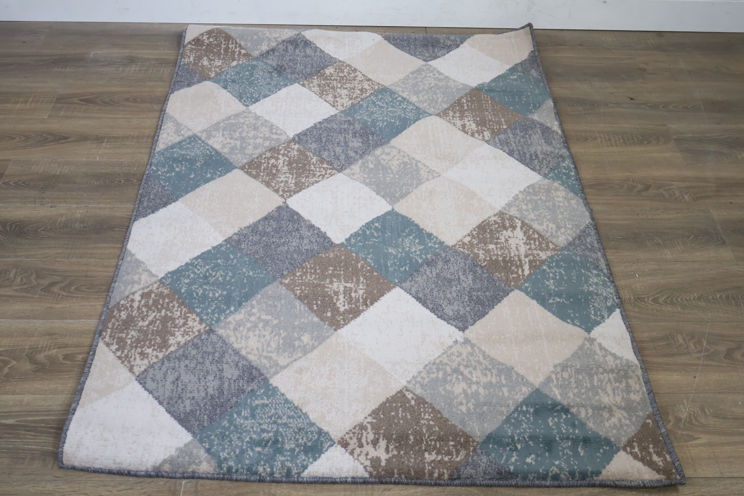 Vloerkleed met ruitpatroon – foto 6 – kavel bij GSD Auctions, Zoeterwoude