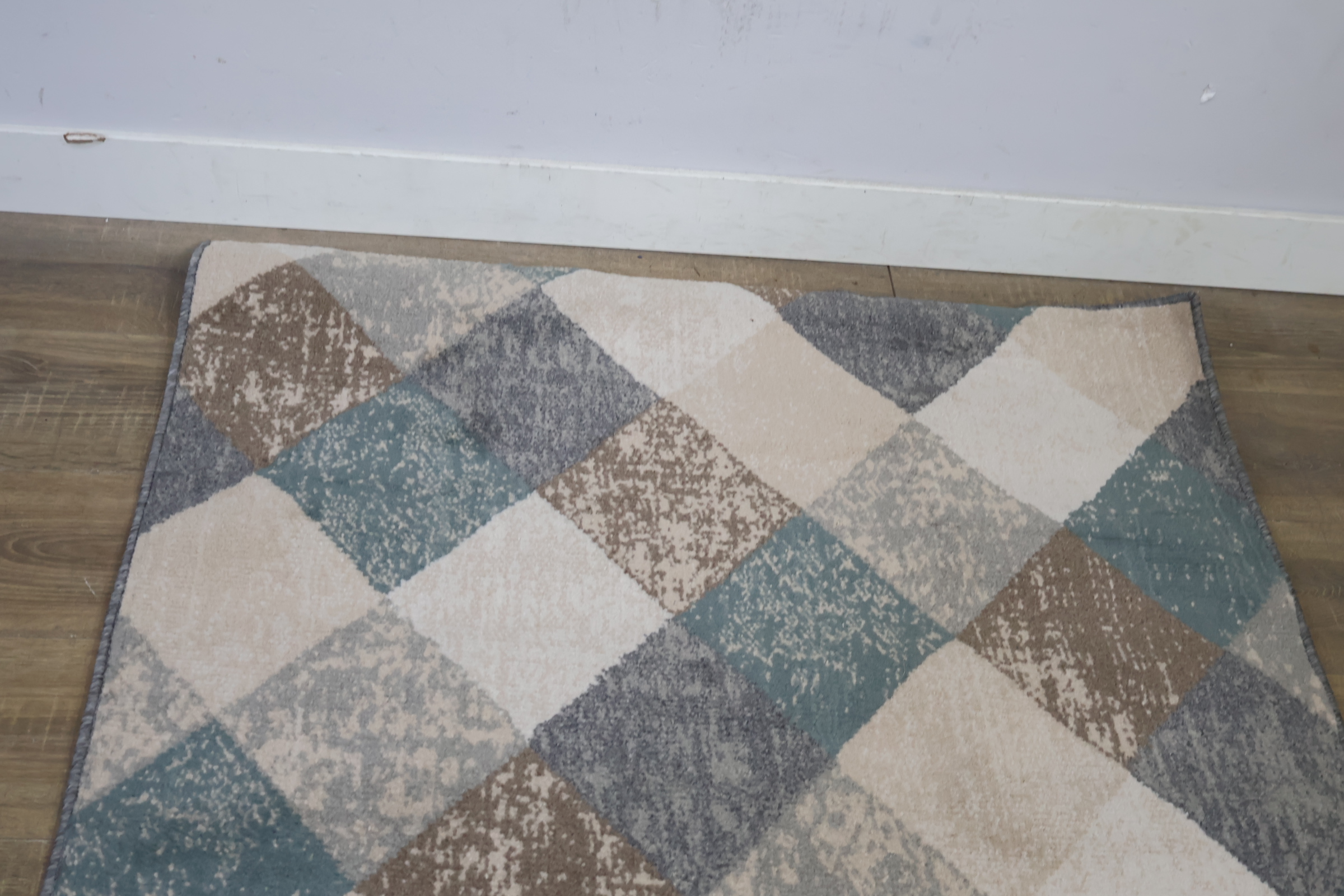 Vloerkleed met ruitpatroon – foto 7 – kavel bij GSD Auctions, Zoeterwoude