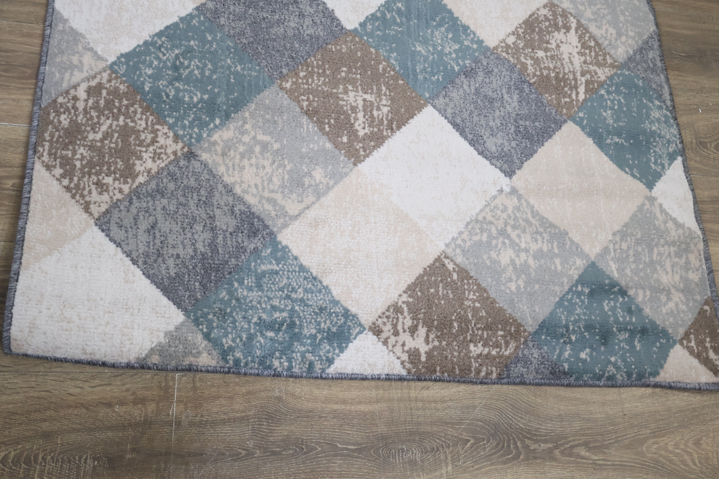 Vloerkleed met ruitpatroon – foto 8 – kavel bij GSD Auctions, Zoeterwoude