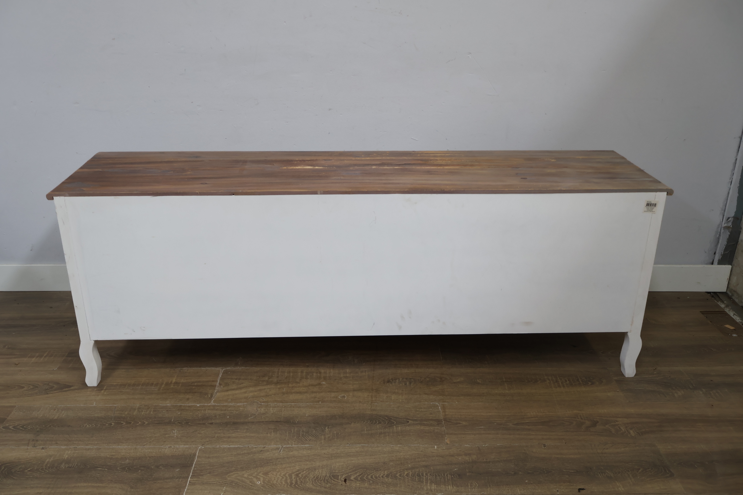 Wit en houten tv meubel met legplanken – foto 5 – kavel bij GSD Auctions, Zoeterwoude