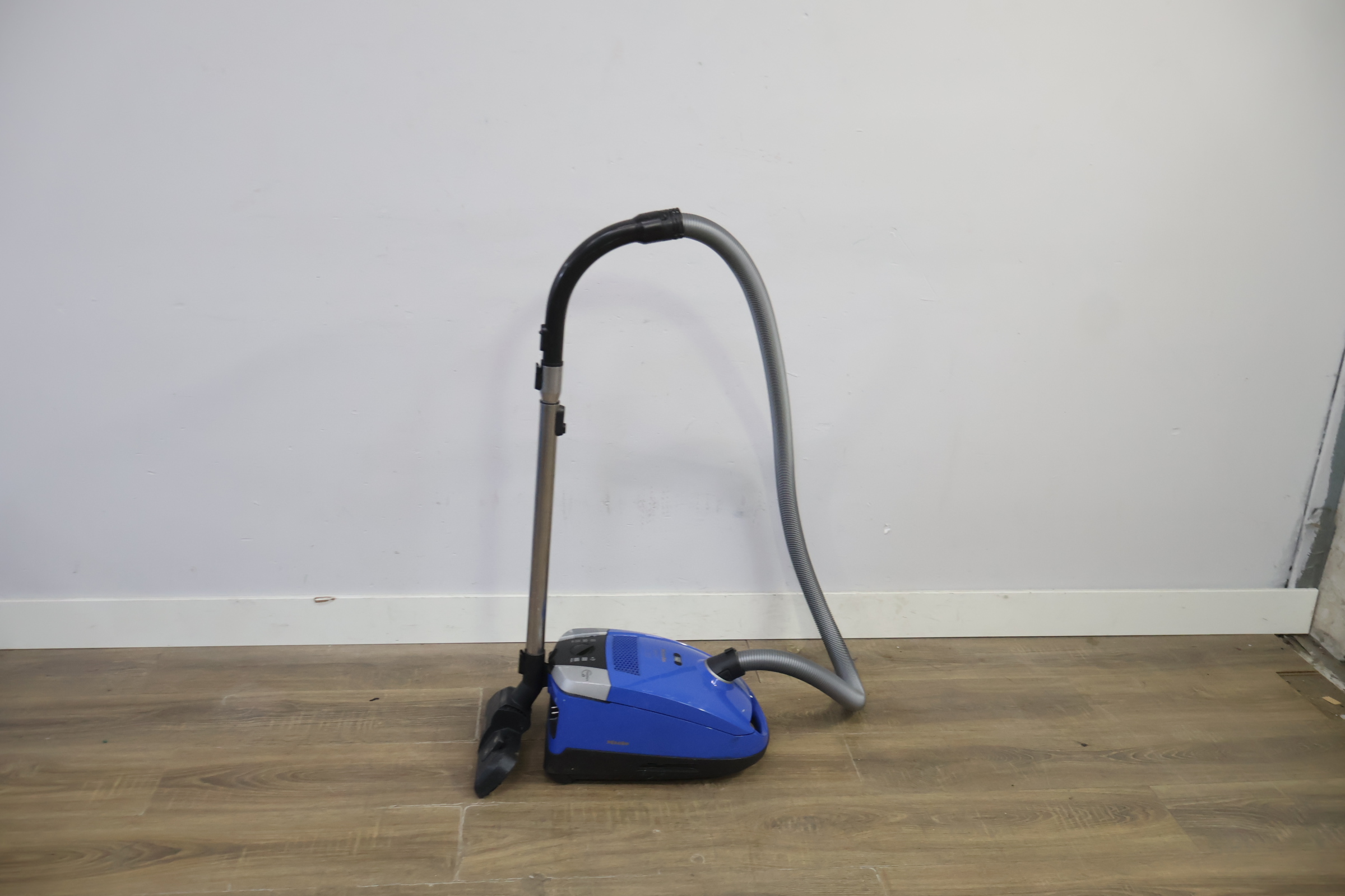 Miele stofzuiger 56210 – foto 4 – kavel bij GSD Auctions, Zoeterwoude