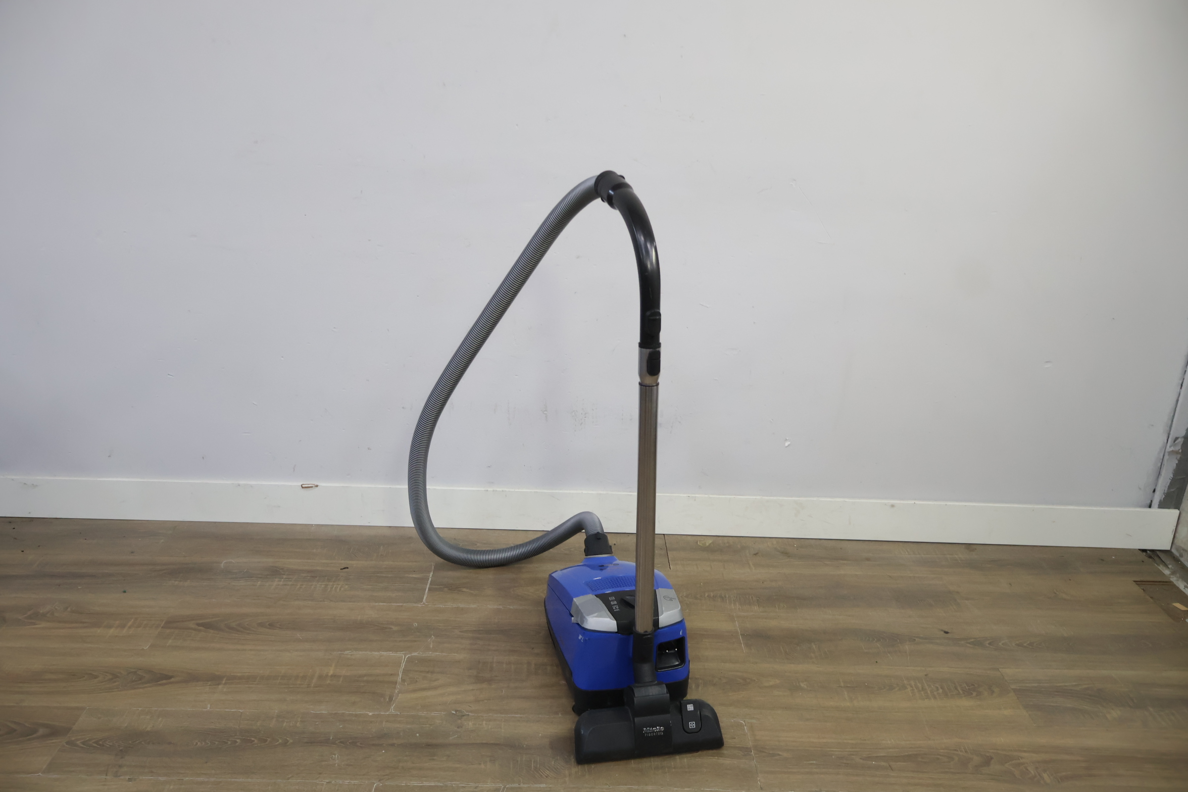 Miele stofzuiger 56210 – foto 5 – kavel bij GSD Auctions, Zoeterwoude