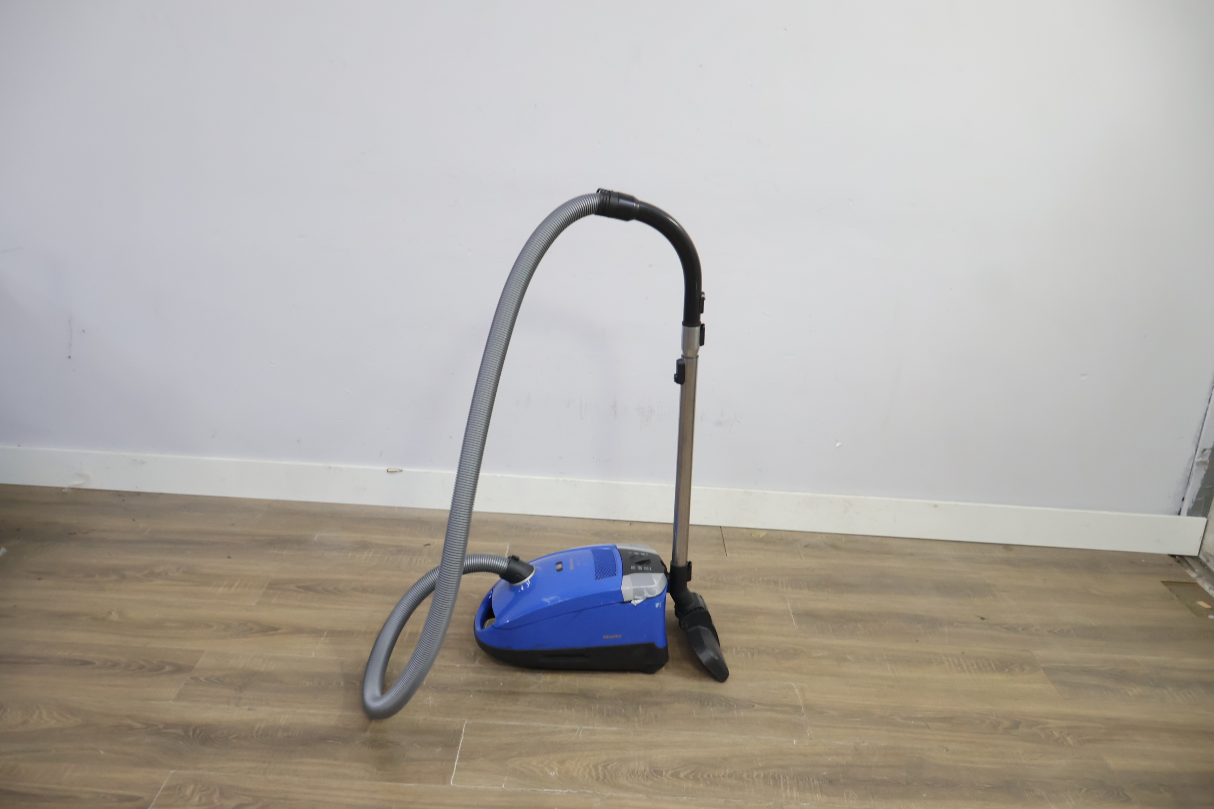 Miele stofzuiger 56210 – foto 8 – kavel bij GSD Auctions, Zoeterwoude