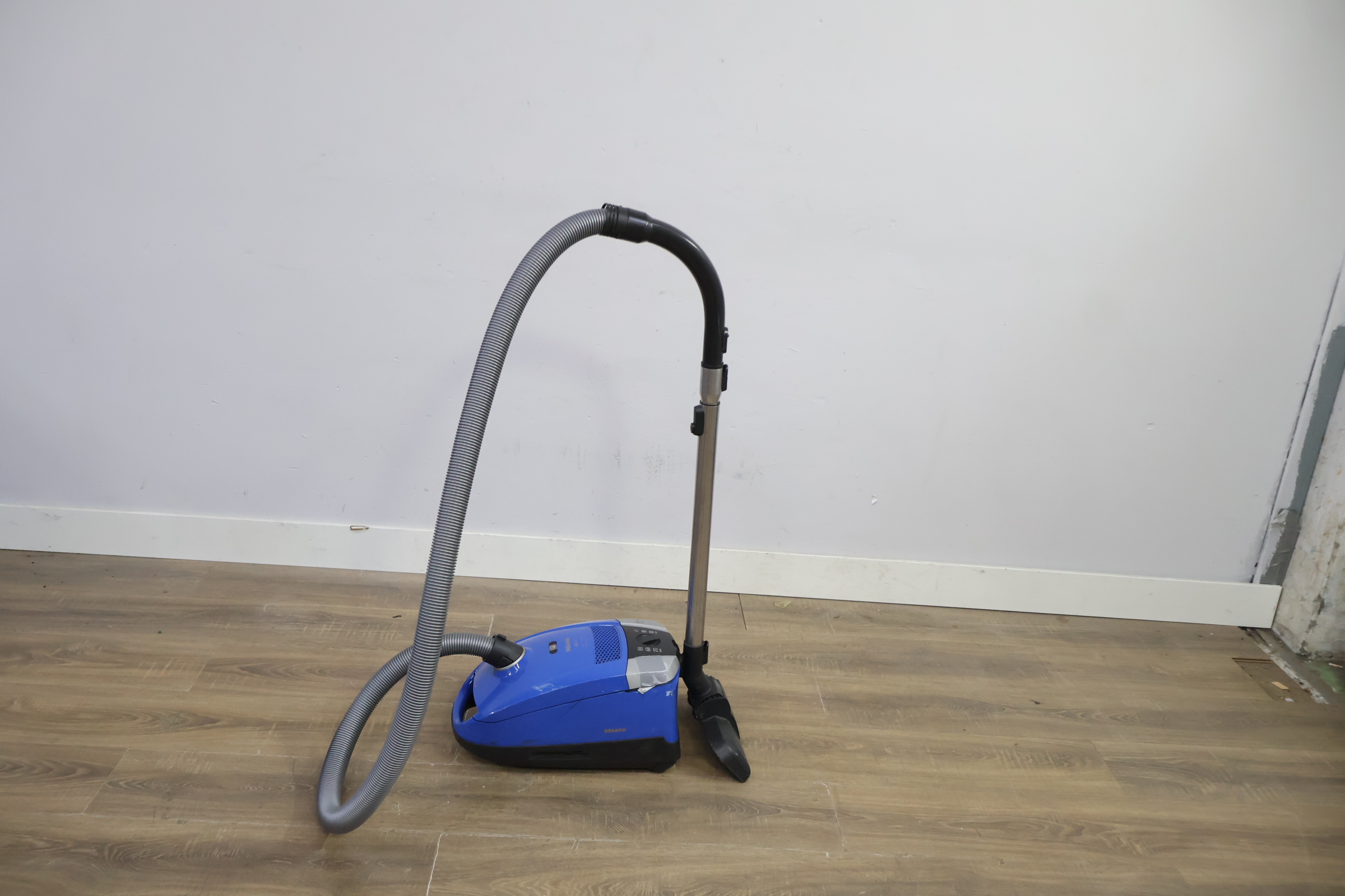 Miele stofzuiger 56210 – foto 9 – kavel bij GSD Auctions, Zoeterwoude