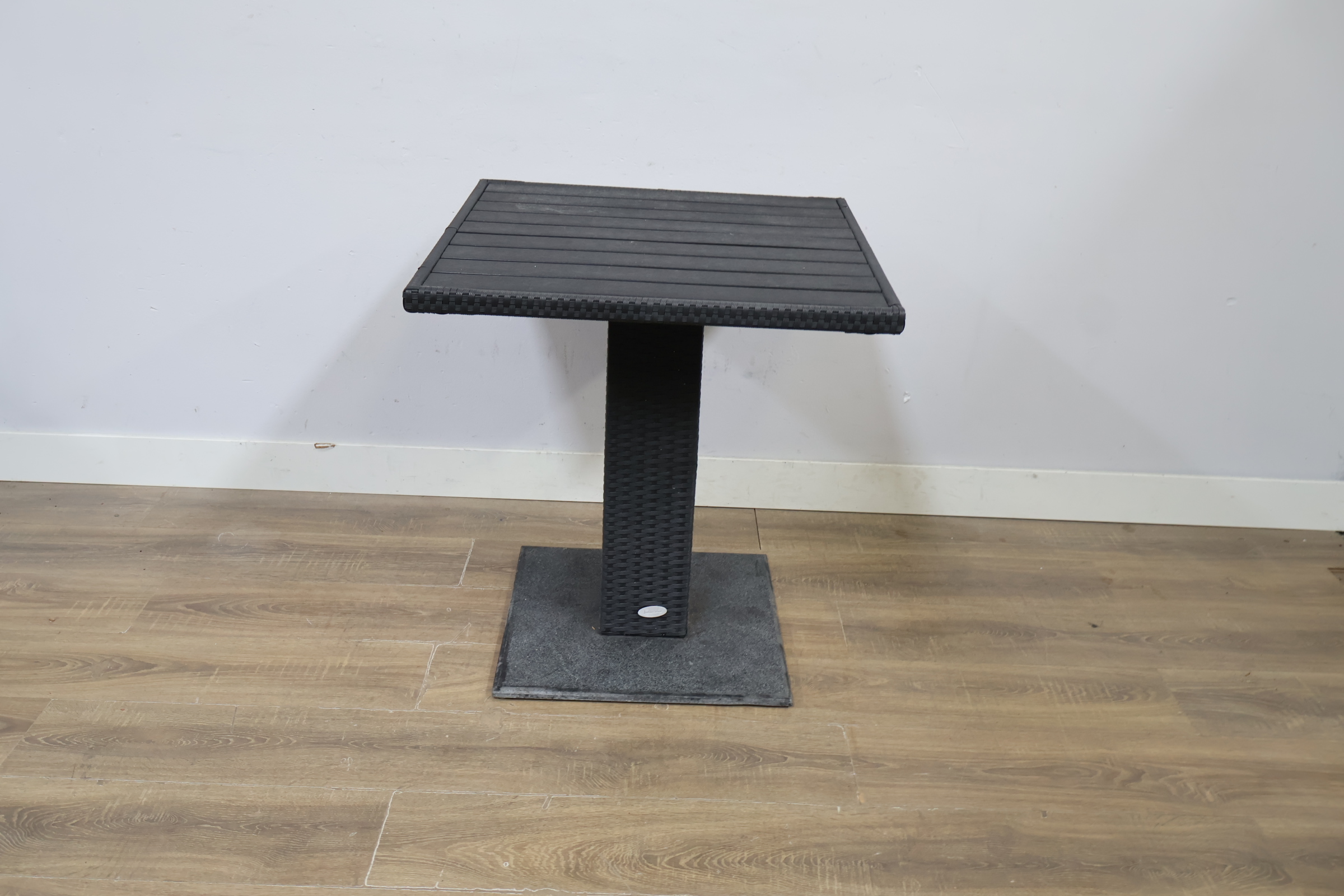 Zwart vierkant tuintafeltje – foto 5 – kavel bij GSD Auctions, Zoeterwoude