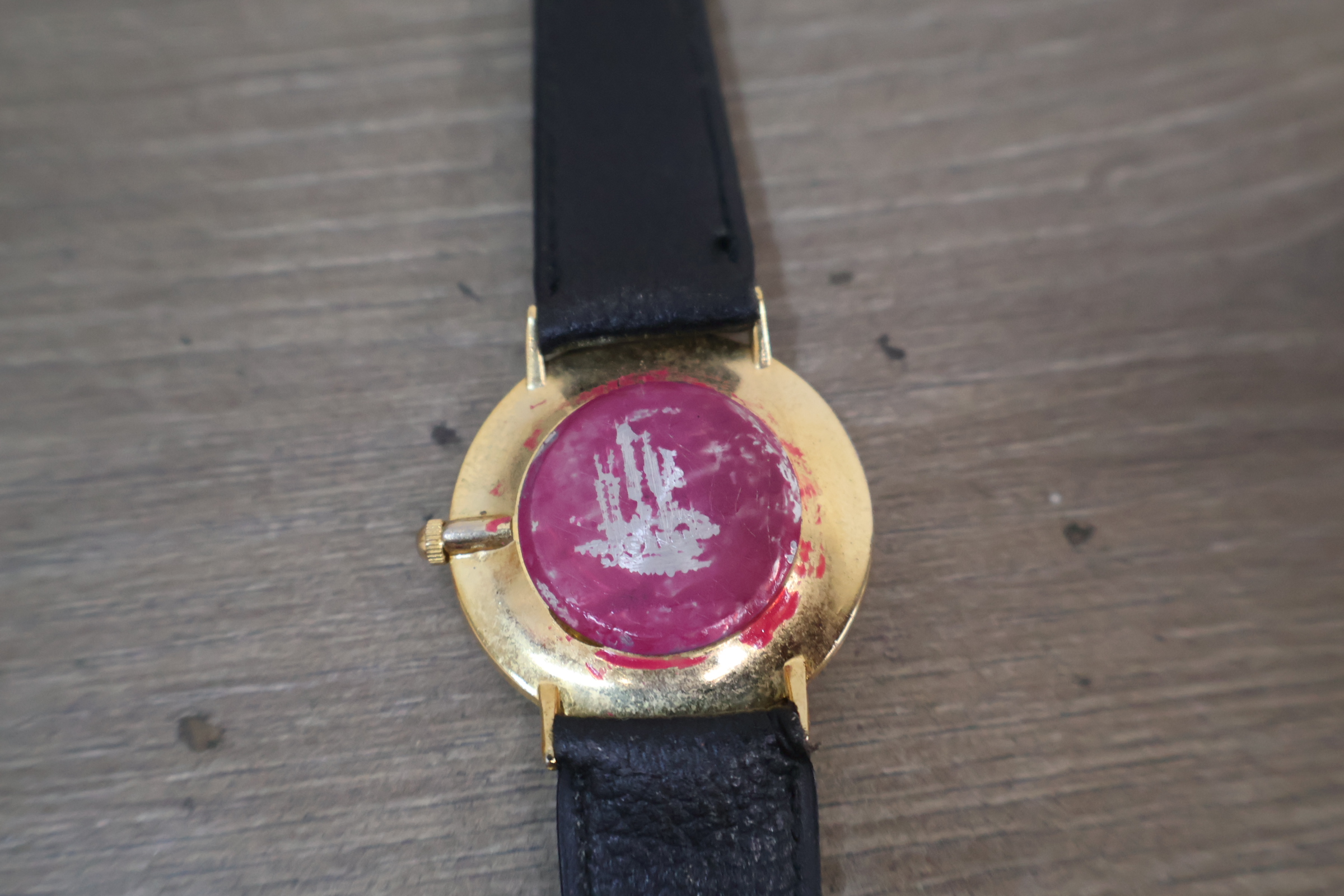 Prachtig sierlijk goudkleurig Poljot horloge met zwarte leren band – foto 9 – kavel bij GSD Auctions, Zoeterwoude