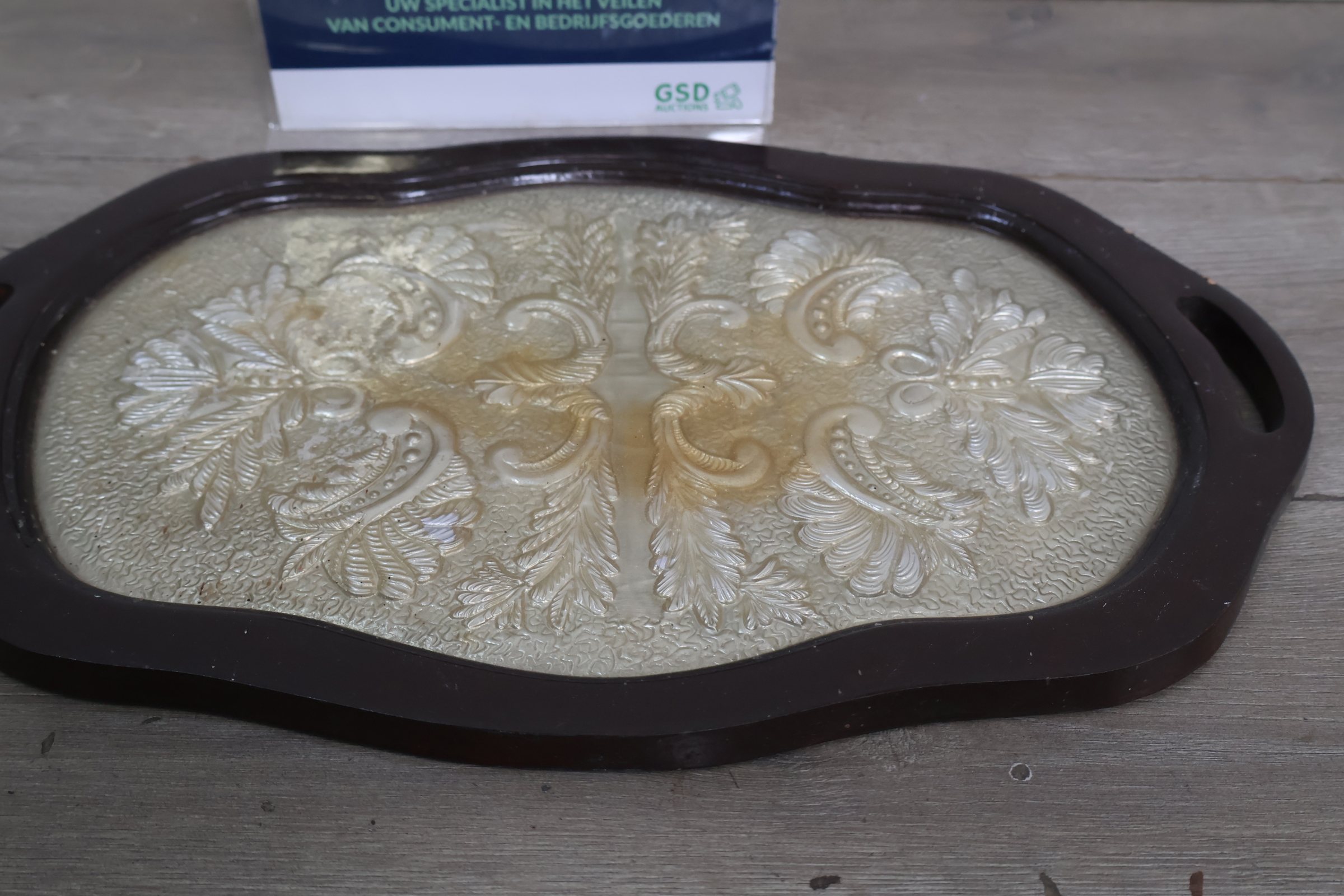 Vintage dienblad met reliëfmotief – foto 2 – kavel bij GSD Auctions, Zoeterwoude
