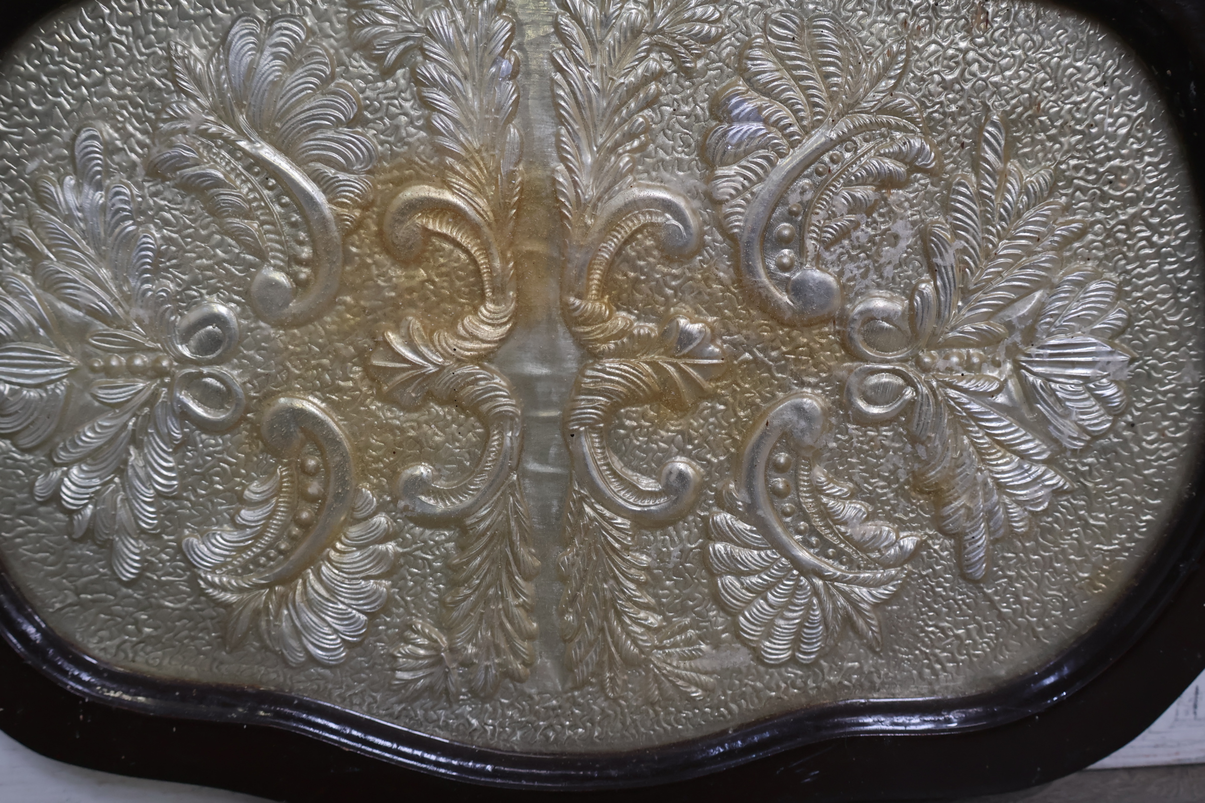 Vintage dienblad met reliëfmotief – foto 8 – kavel bij GSD Auctions, Zoeterwoude