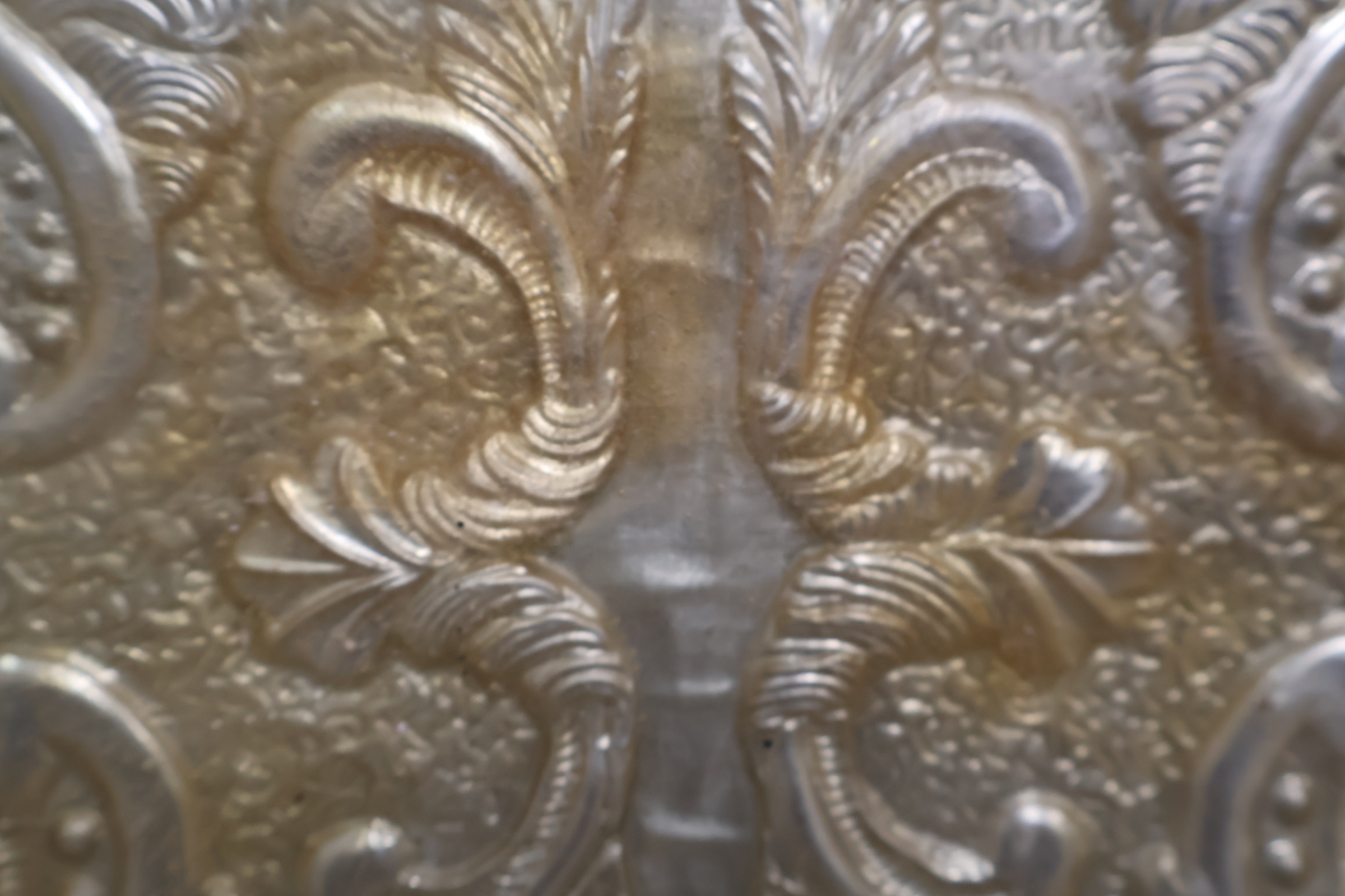 Vintage dienblad met reliëfmotief – foto 9 – kavel bij GSD Auctions, Zoeterwoude