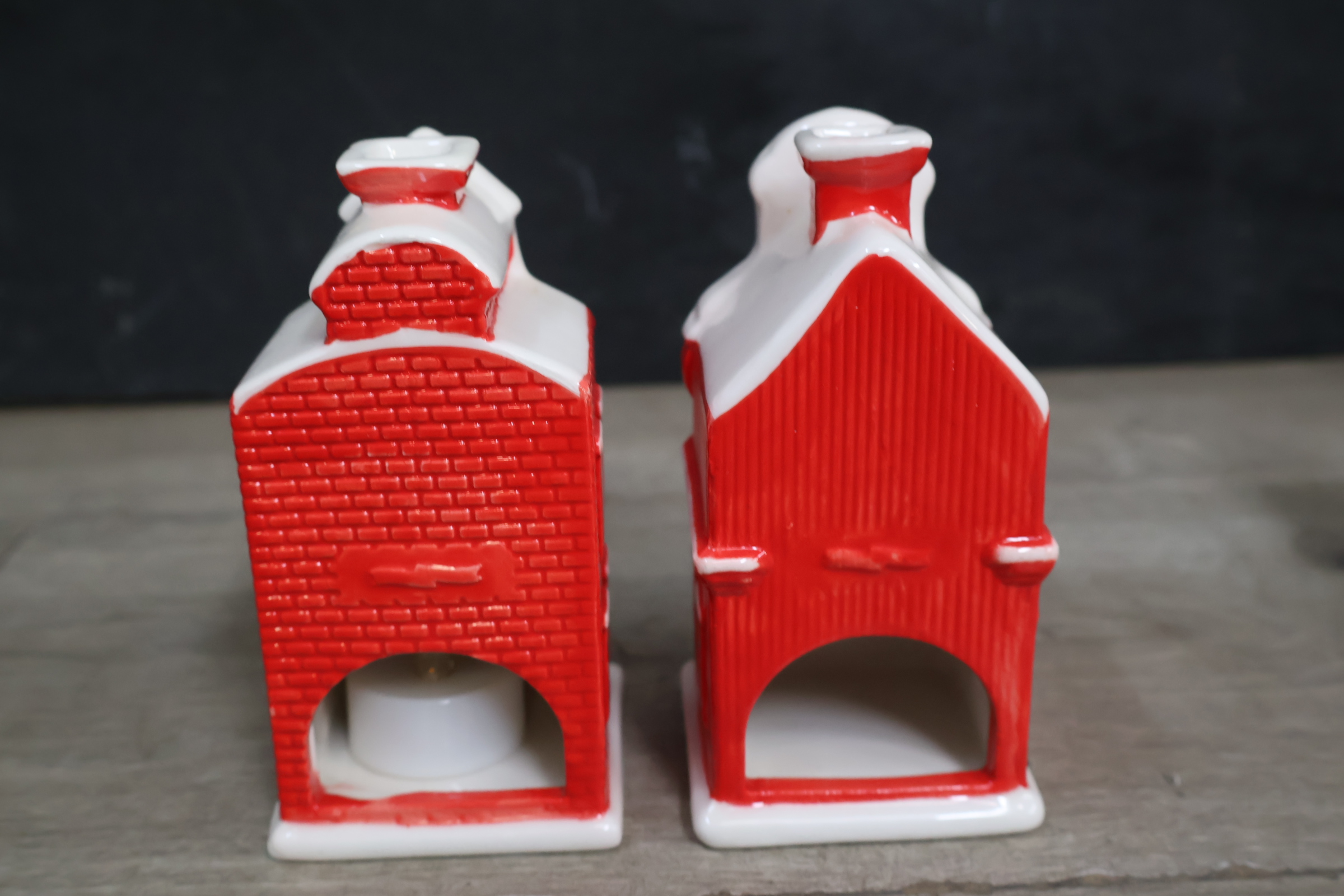 Plastic opbergsysteem met rode en witte onderdelen – foto 8 – kavel bij GSD Auctions, Zoeterwoude