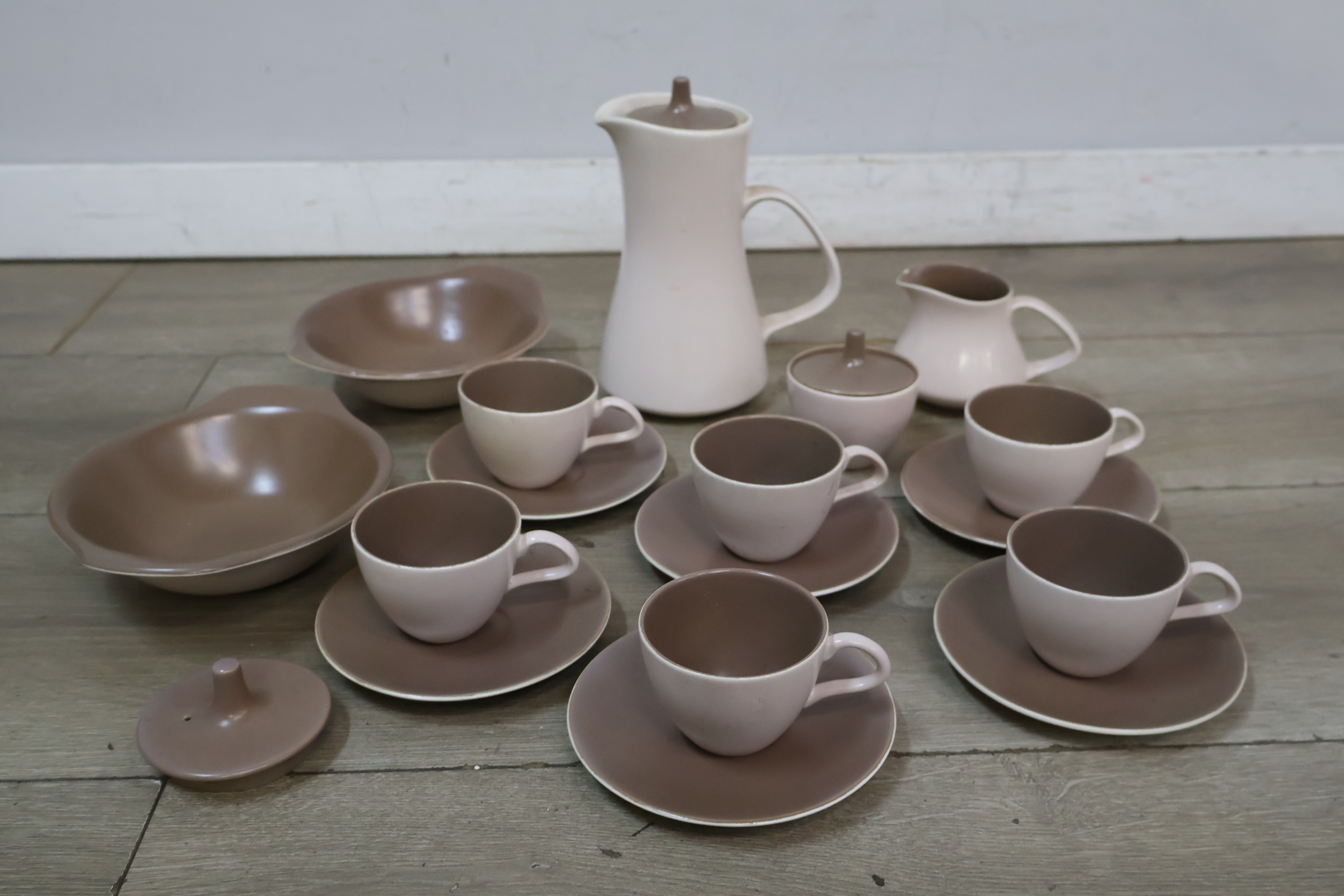 Compleet servies met koffiekannen en kopjes – foto 3 – kavel bij GSD Auctions, Zoeterwoude