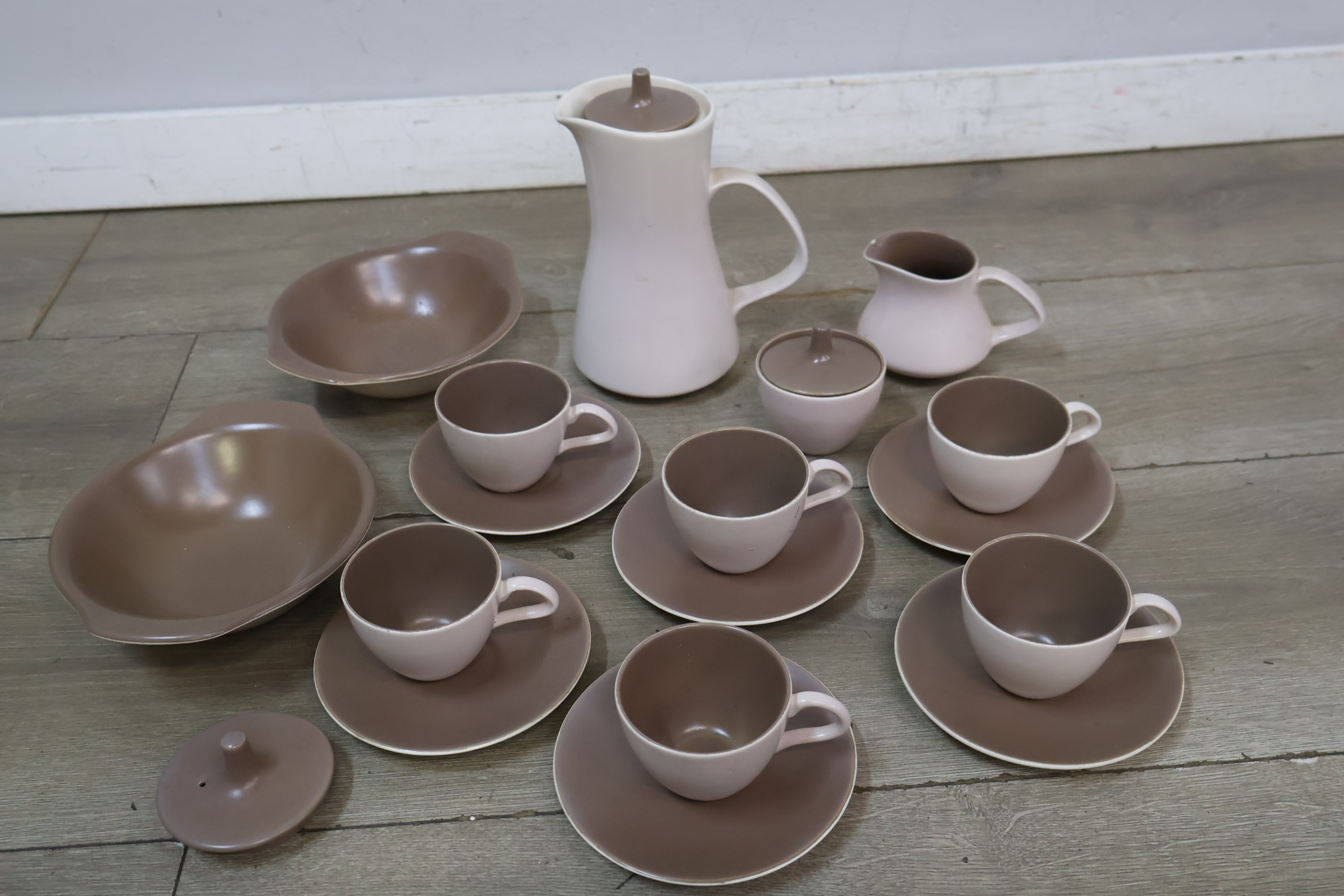 Compleet servies met koffiekannen en kopjes – foto 4 – kavel bij GSD Auctions, Zoeterwoude