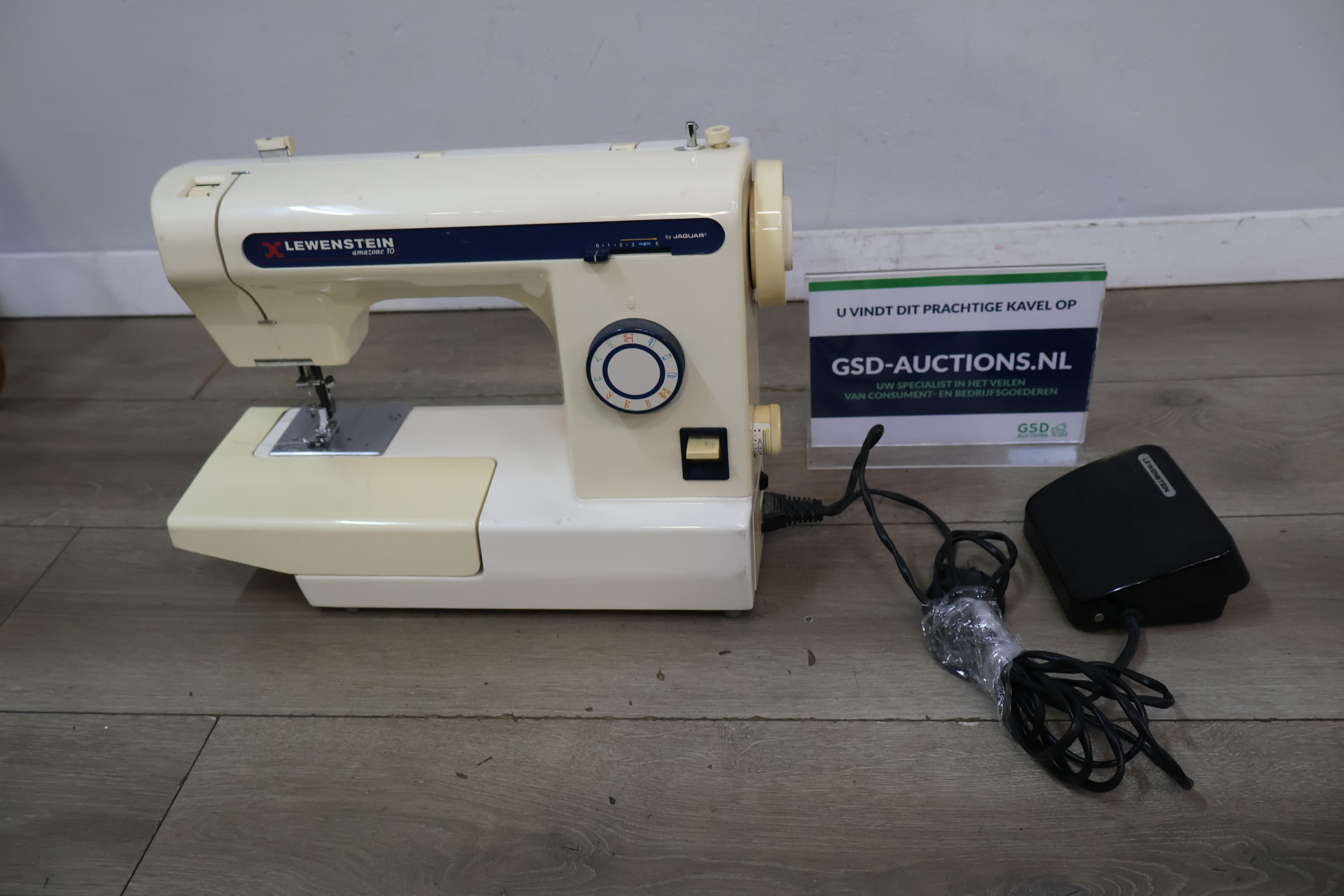 Lewenstein Amazone 10 Naaimachine met Voetpedaal – foto 2 – kavel bij GSD Auctions, Zoeterwoude
