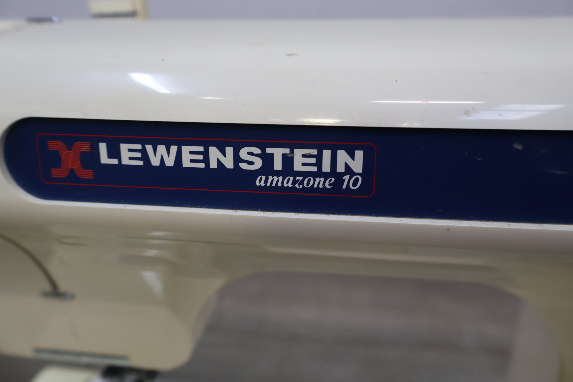 Lewenstein Amazone 10 Naaimachine met Voetpedaal – foto 8 – kavel bij GSD Auctions, Zoeterwoude