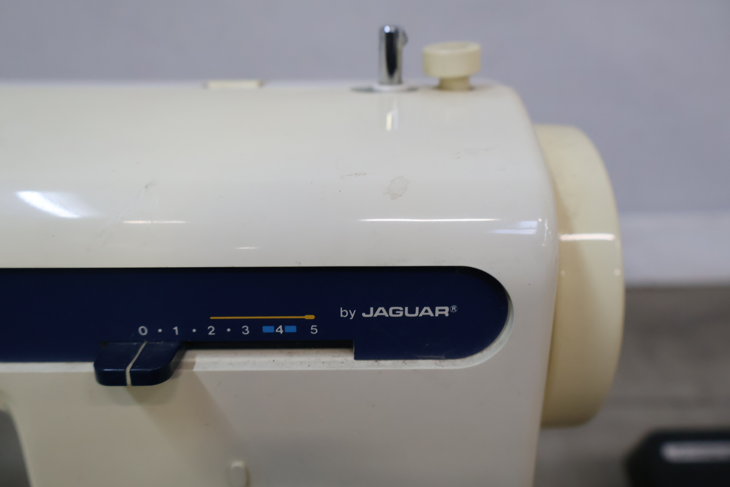 Lewenstein Amazone 10 Naaimachine met Voetpedaal – foto 9 – kavel bij GSD Auctions, Zoeterwoude
