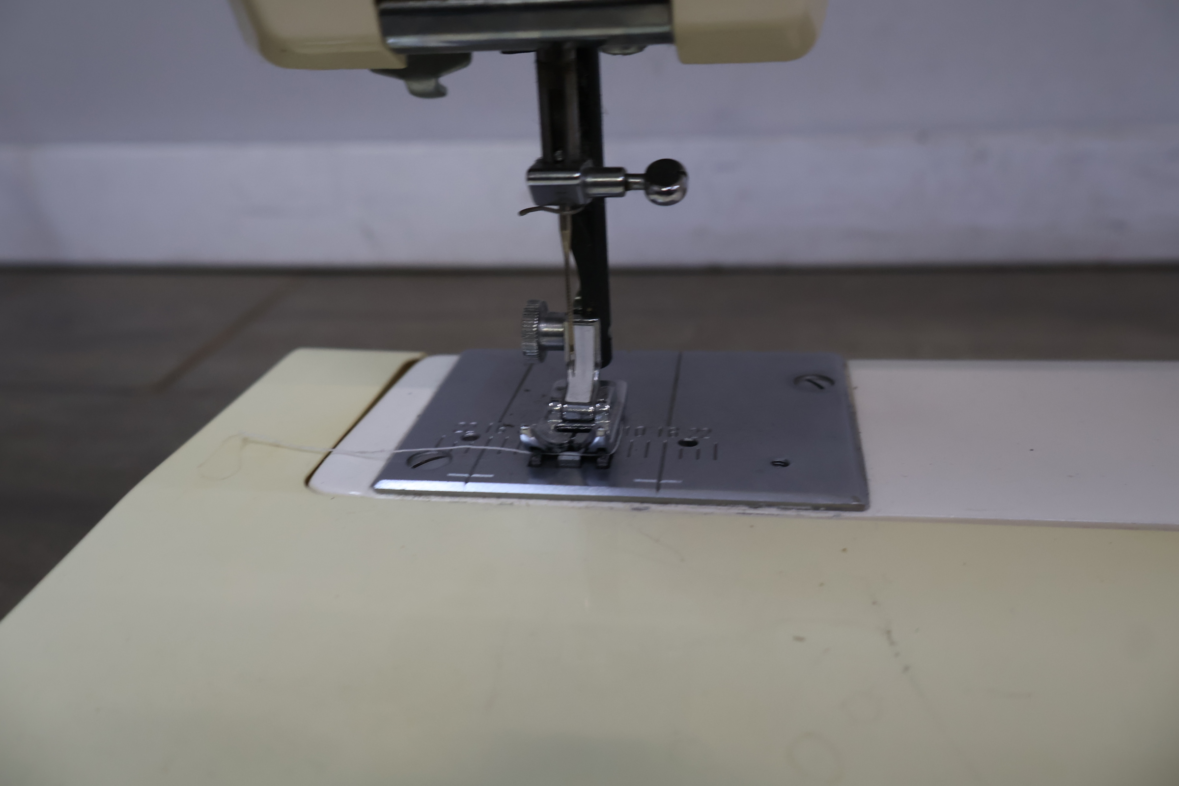 Lewenstein Amazone 10 Naaimachine met Voetpedaal – foto 10 – kavel bij GSD Auctions, Zoeterwoude