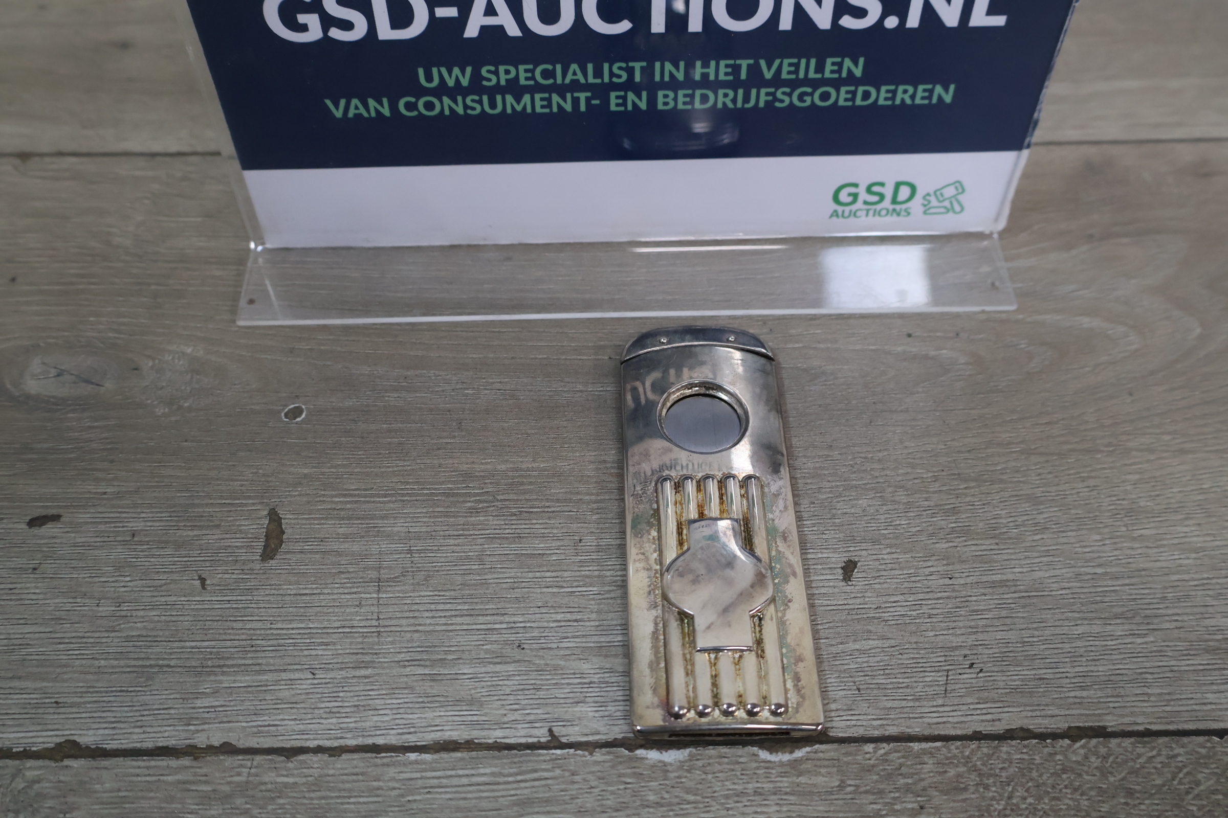 Vintage metalen aansteker met uitschuifbare opener – foto 2 – kavel bij GSD Auctions, Zoeterwoude