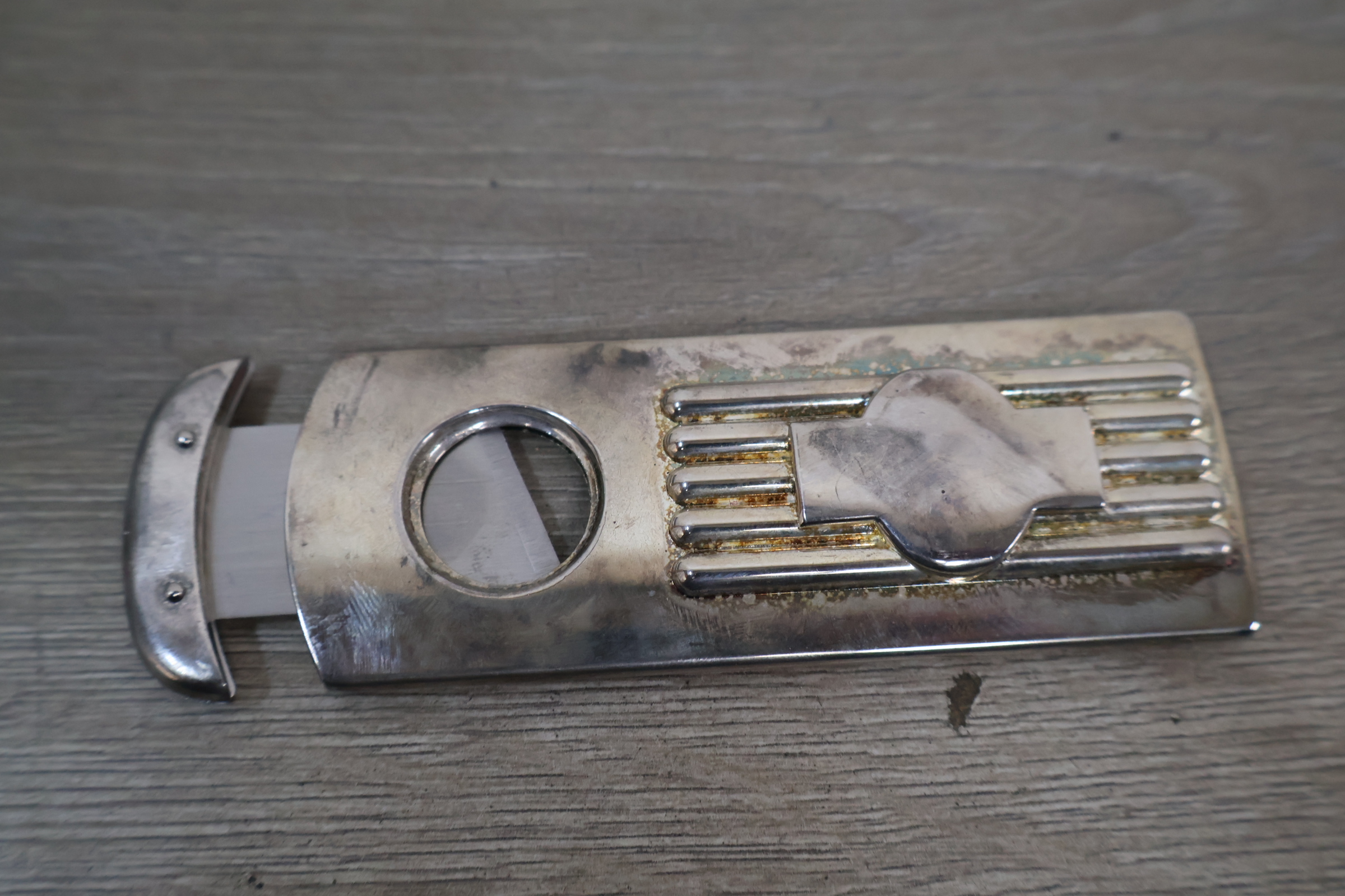 Vintage metalen aansteker met uitschuifbare opener – foto 3 – kavel bij GSD Auctions, Zoeterwoude